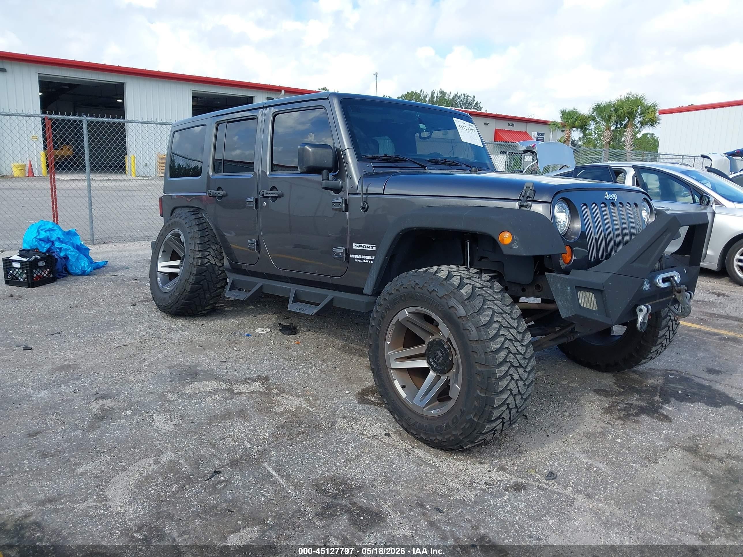 2017 Jeep Wrangler Unlimited Sport, VIN 1C4BJWDG8HL570337 — Rear end