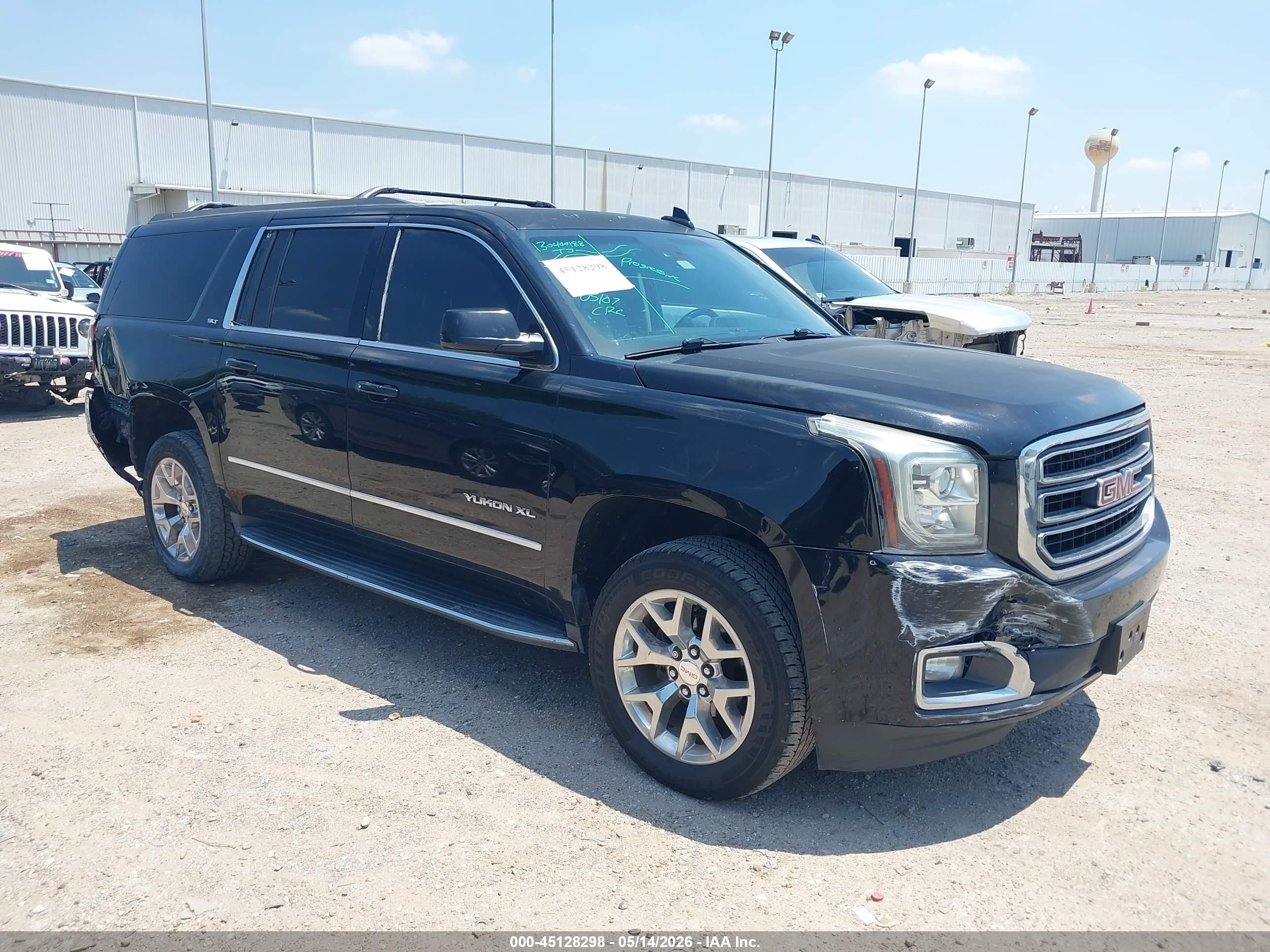 2016 GMC Yukon XL SLT, VIN 1GKS1GKC2GR182302 — Front end