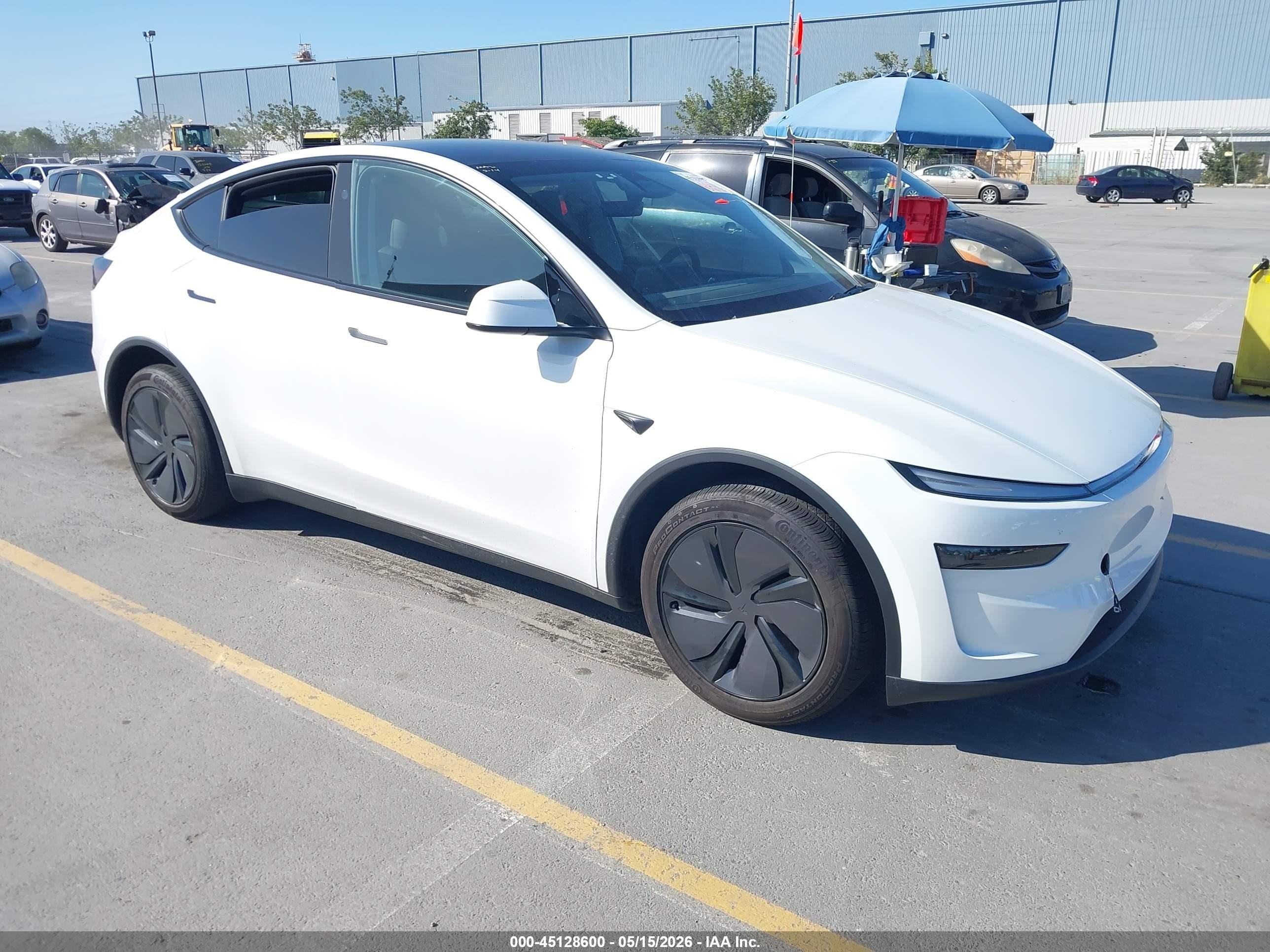 2026 Tesla Model Y Long Range, VIN 7SAYGDEDXTF425171 — Пресная вода