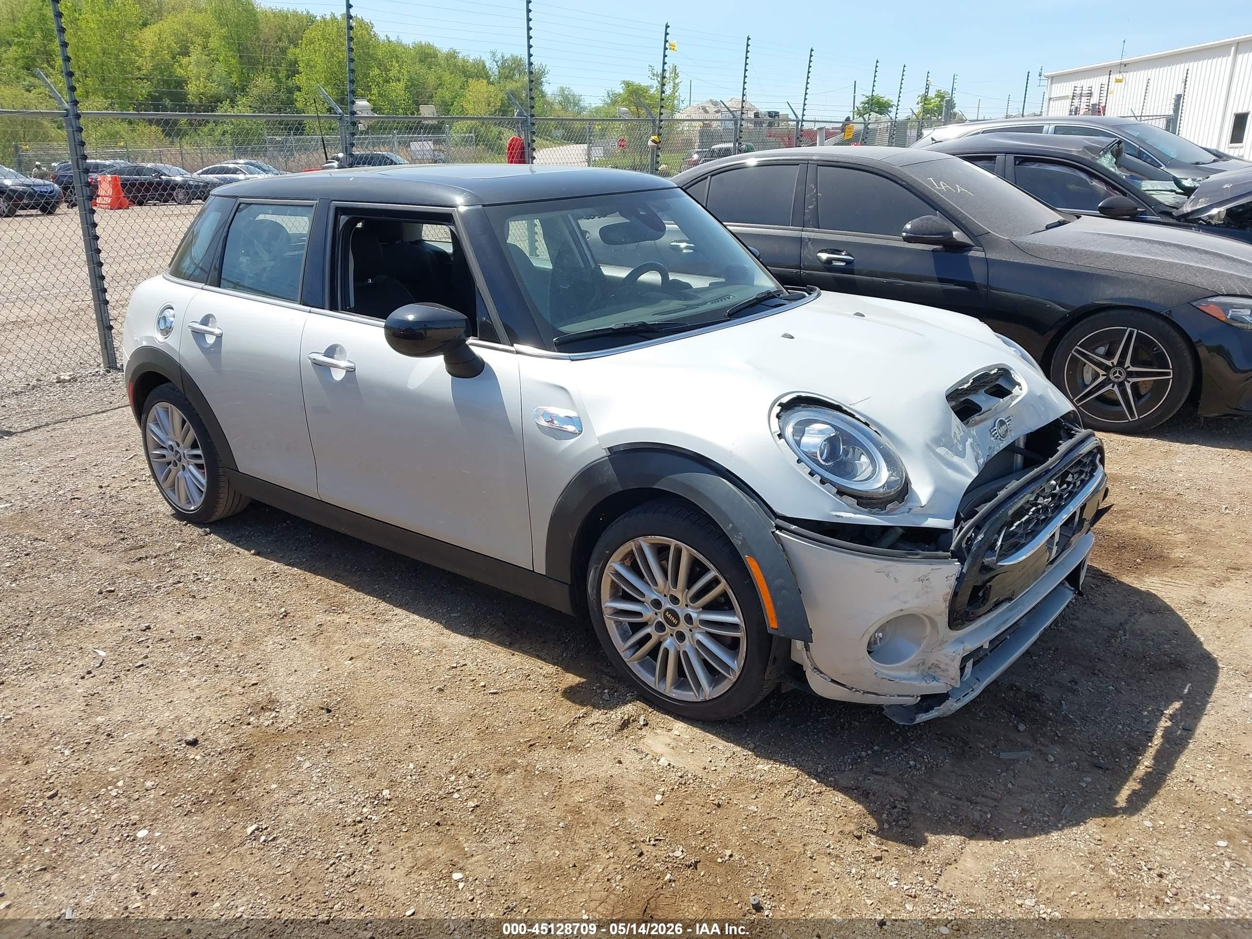 2021 MINI Hardtop 4 Door Cooper S, VIN WMWXU9C05M2M92194 — Front end