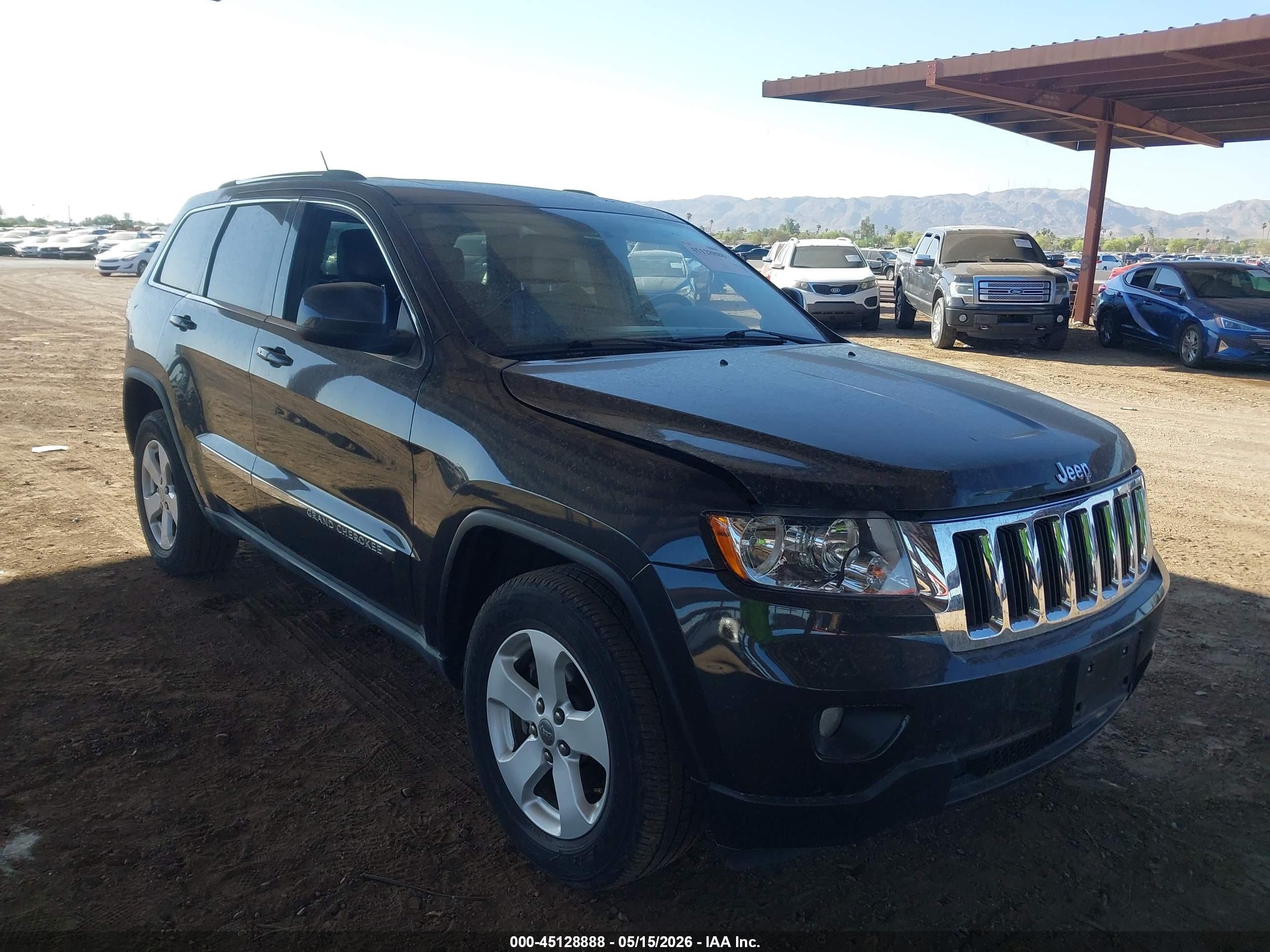 2011 Jeep Grand Cherokee Laredo, VIN 1J4RR4GG0BC717744 — Normal wear