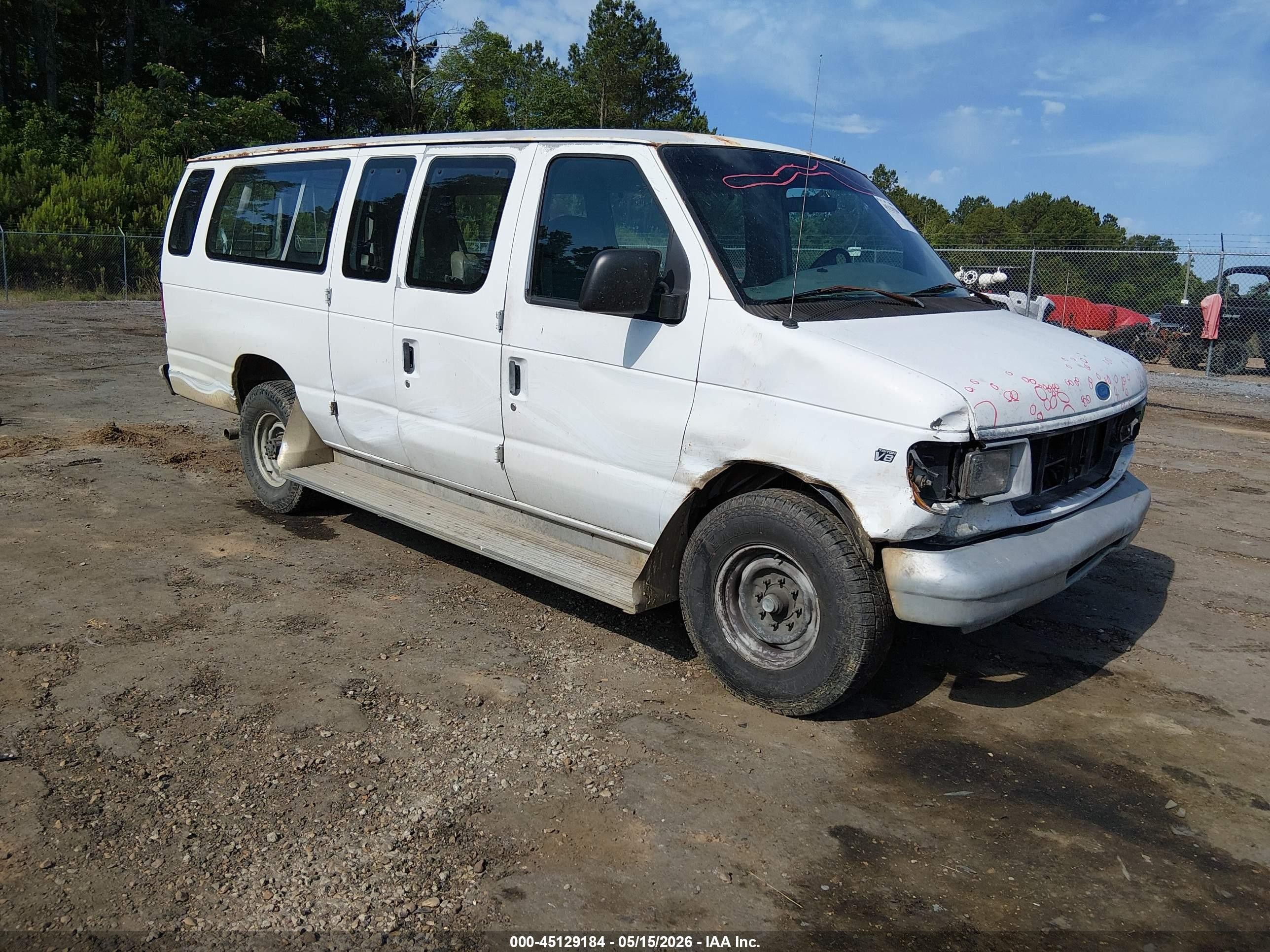 1997 Ford Econoline Wagon XL, VIN 1FBJS31L5VHB79870 — Front end