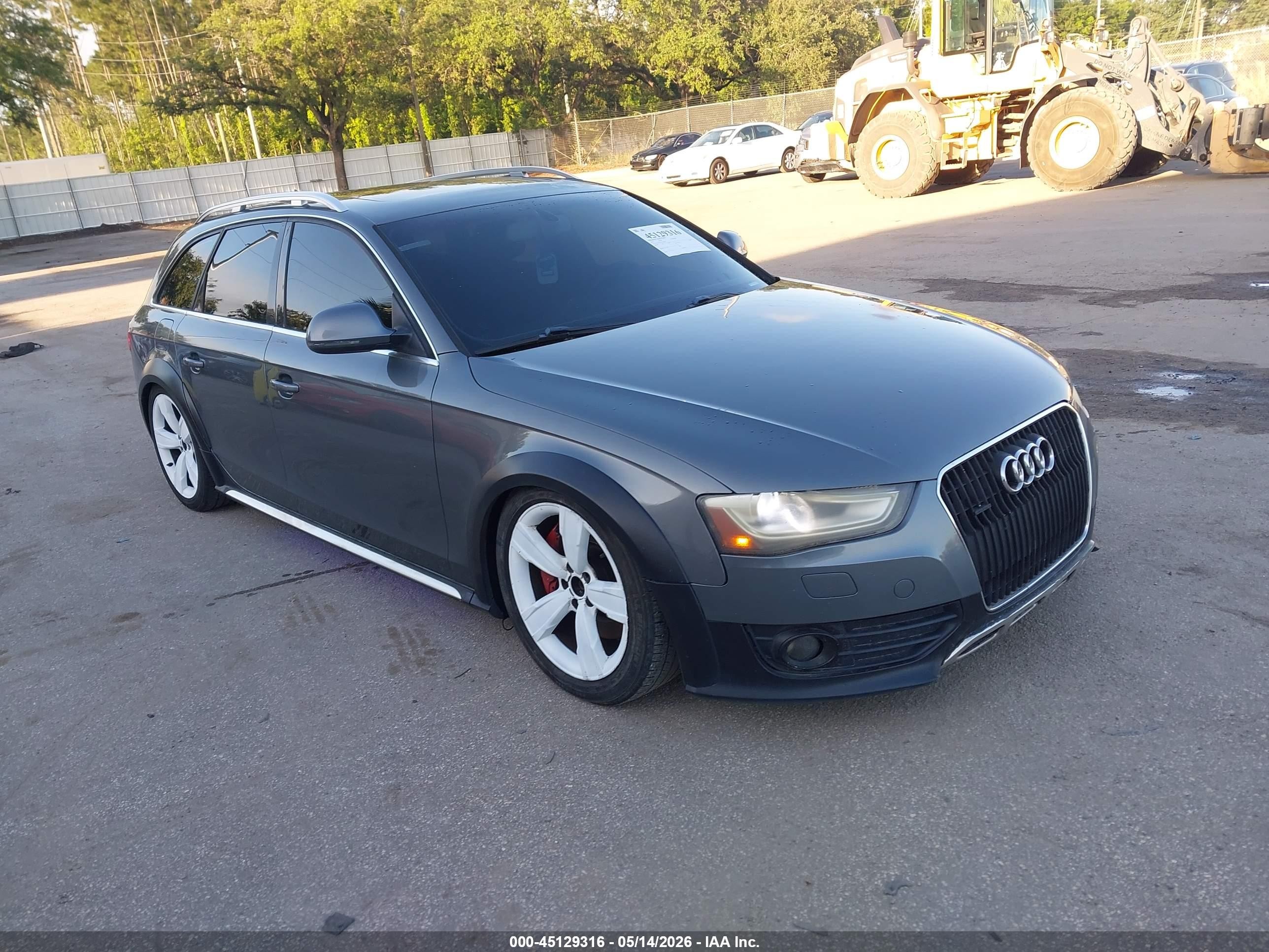 2013 Audi allroad A4 Premium Plus, VIN WA1UFAFL7DA058351 — Обычный износ