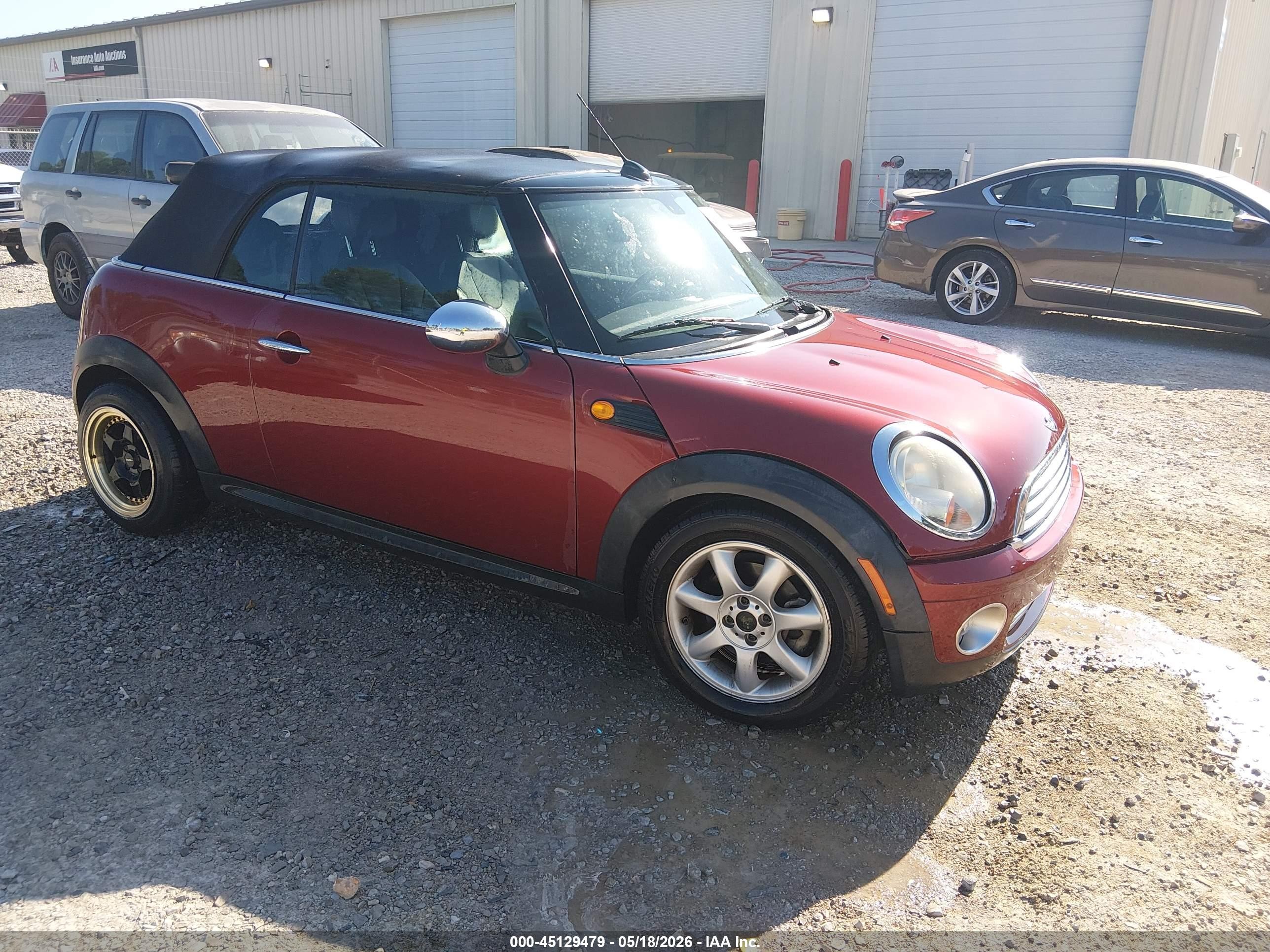 2010 MINI Convertible, VIN WMWMR3C5XATU97703 — Зад