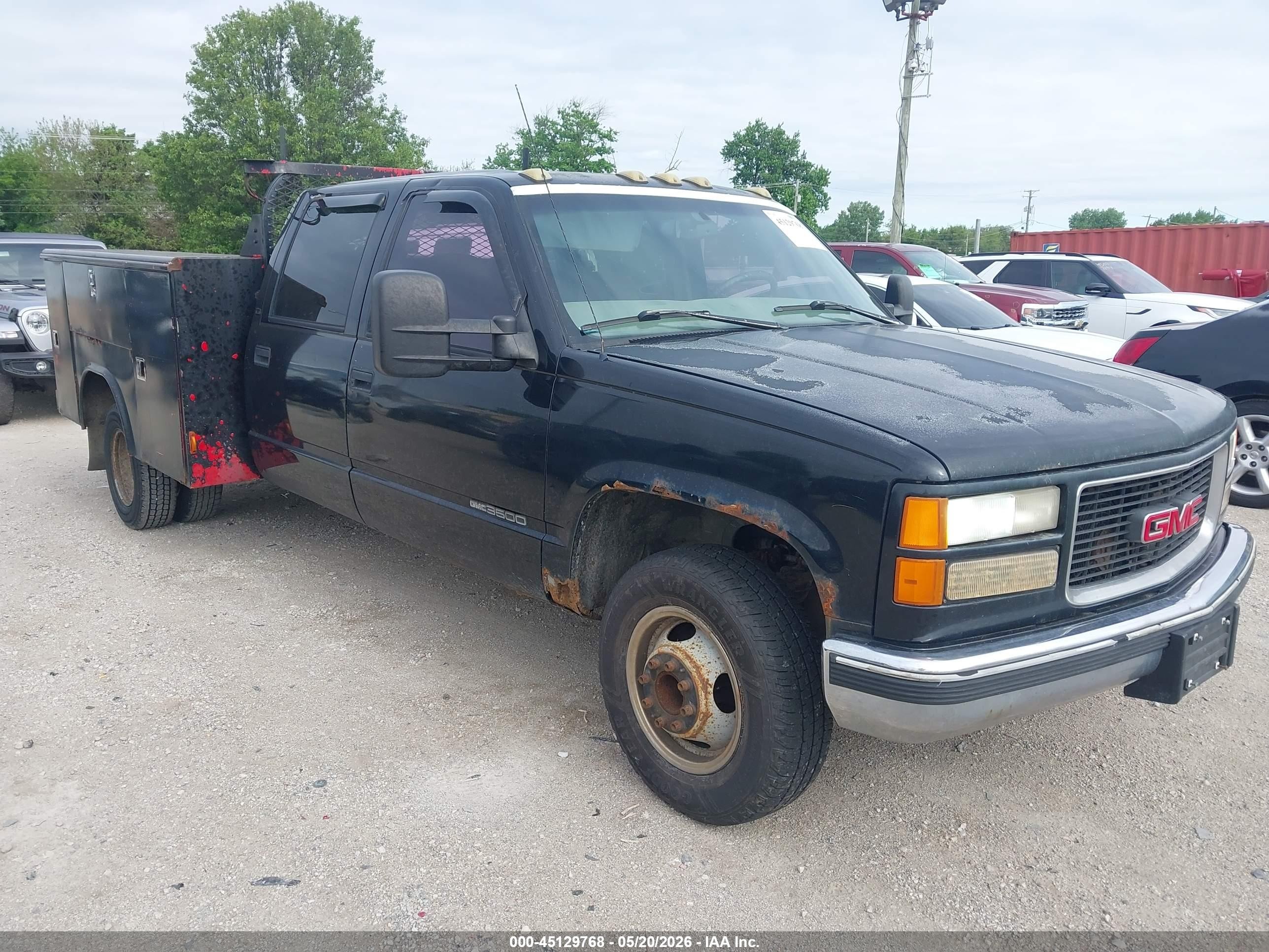 1997 GMC Sierra 3500, VIN 1GTHC33J7VF048678 — Rear end