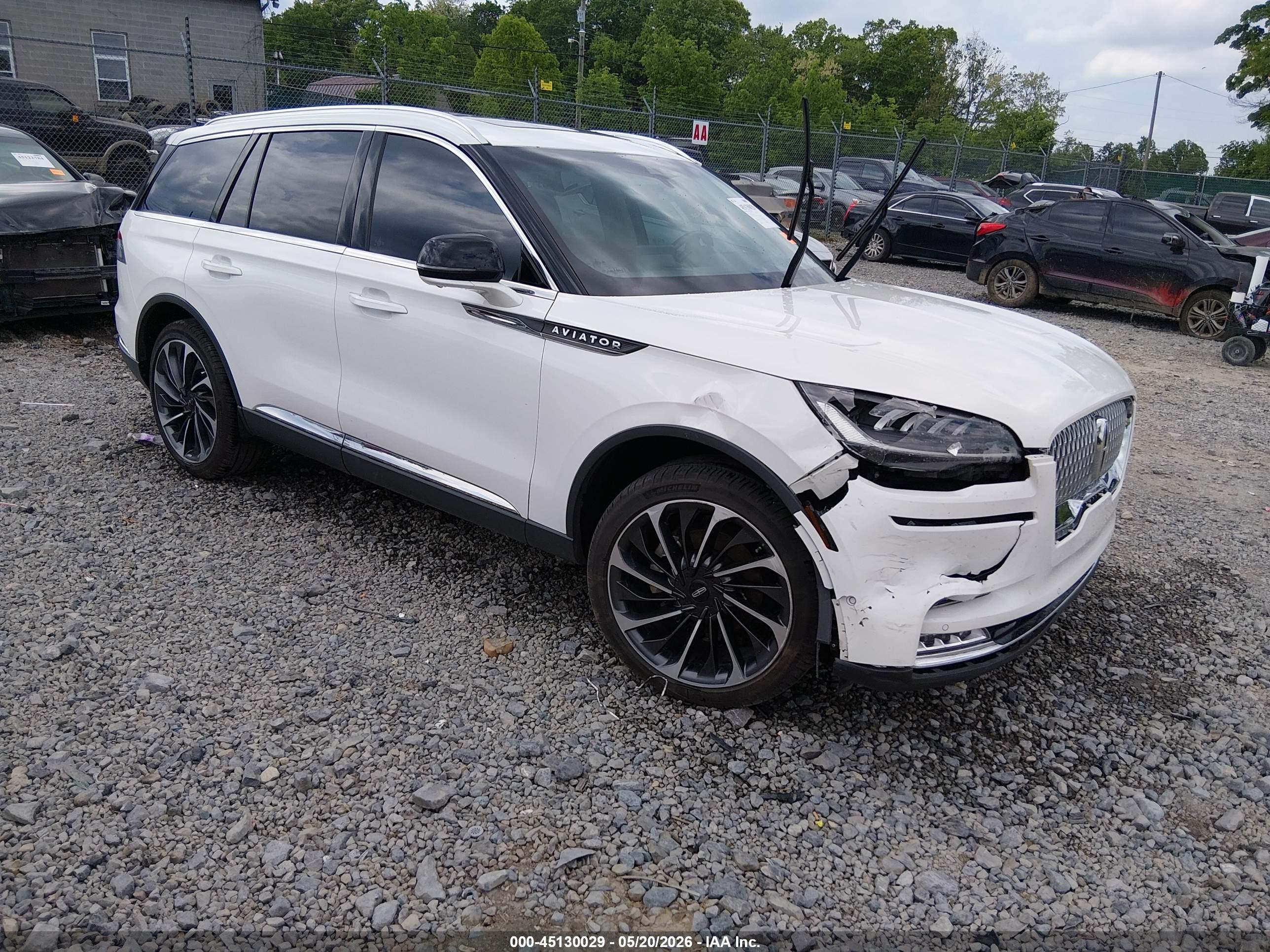 2021 Lincoln Aviator Reserve, VIN 5LM5J7XC3MGL18244 — Front end