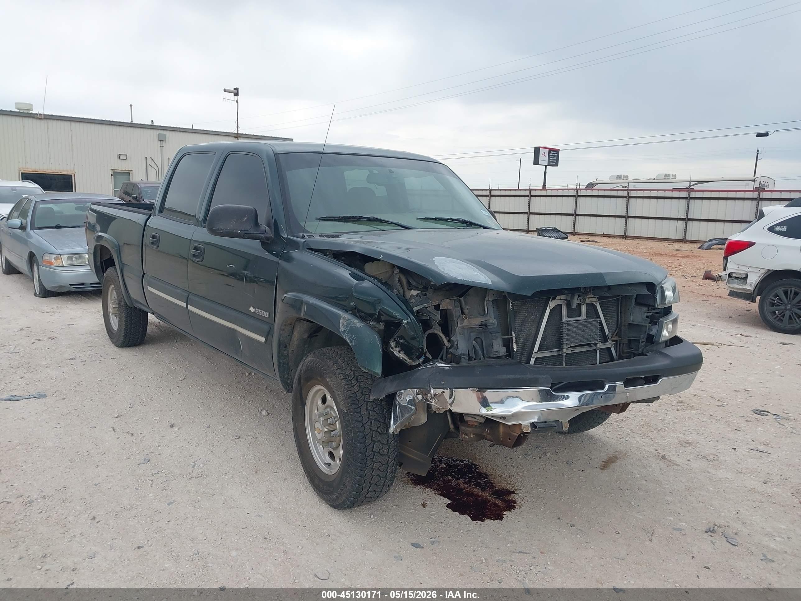 2004 Chevrolet Silverado 2500 LS, VIN 1GCGC23U84F258611 — Front end