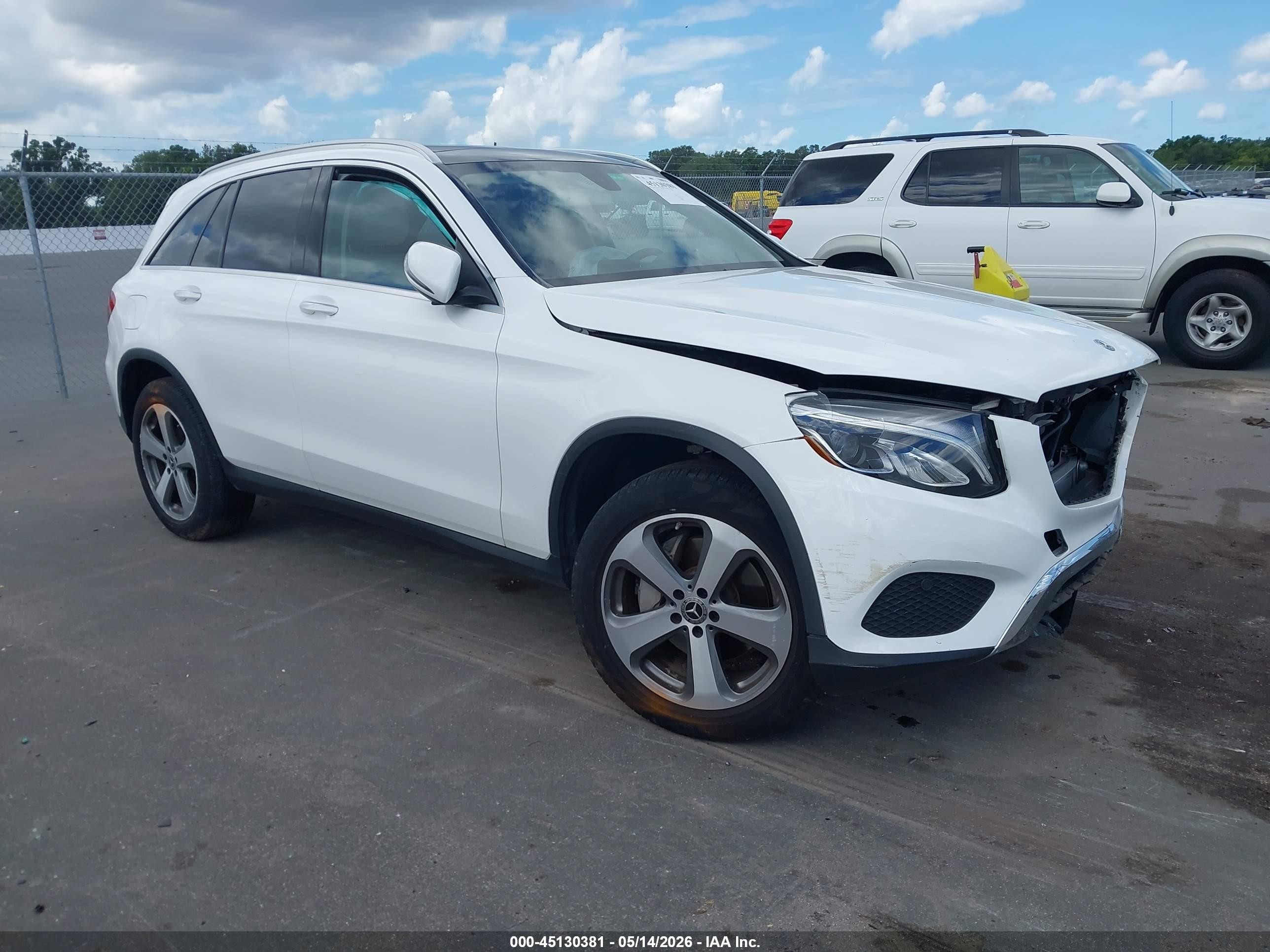 2019 Mercedes-Benz GLC 300, VIN WDC0G4KBXKV158492 — Front end