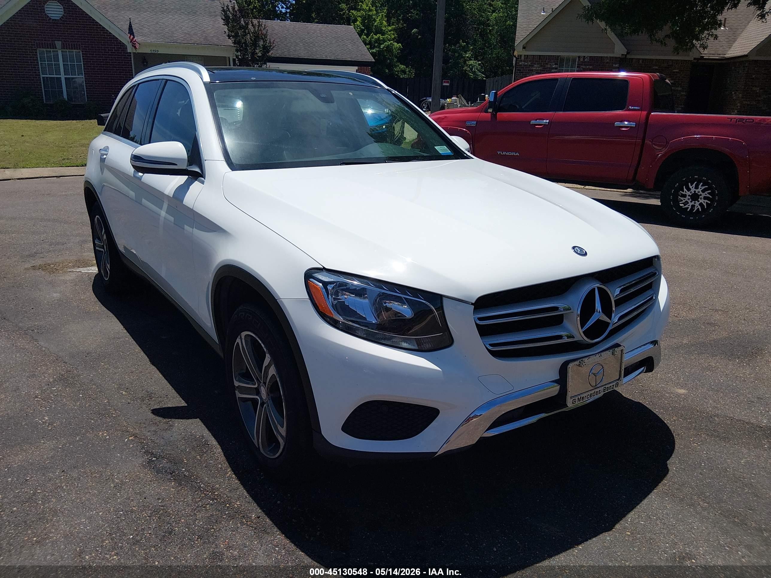 2016 Mercedes-Benz GLC 300, VIN WDC0G4JB6GF009192 — Фото с аукциона 1 of 17
