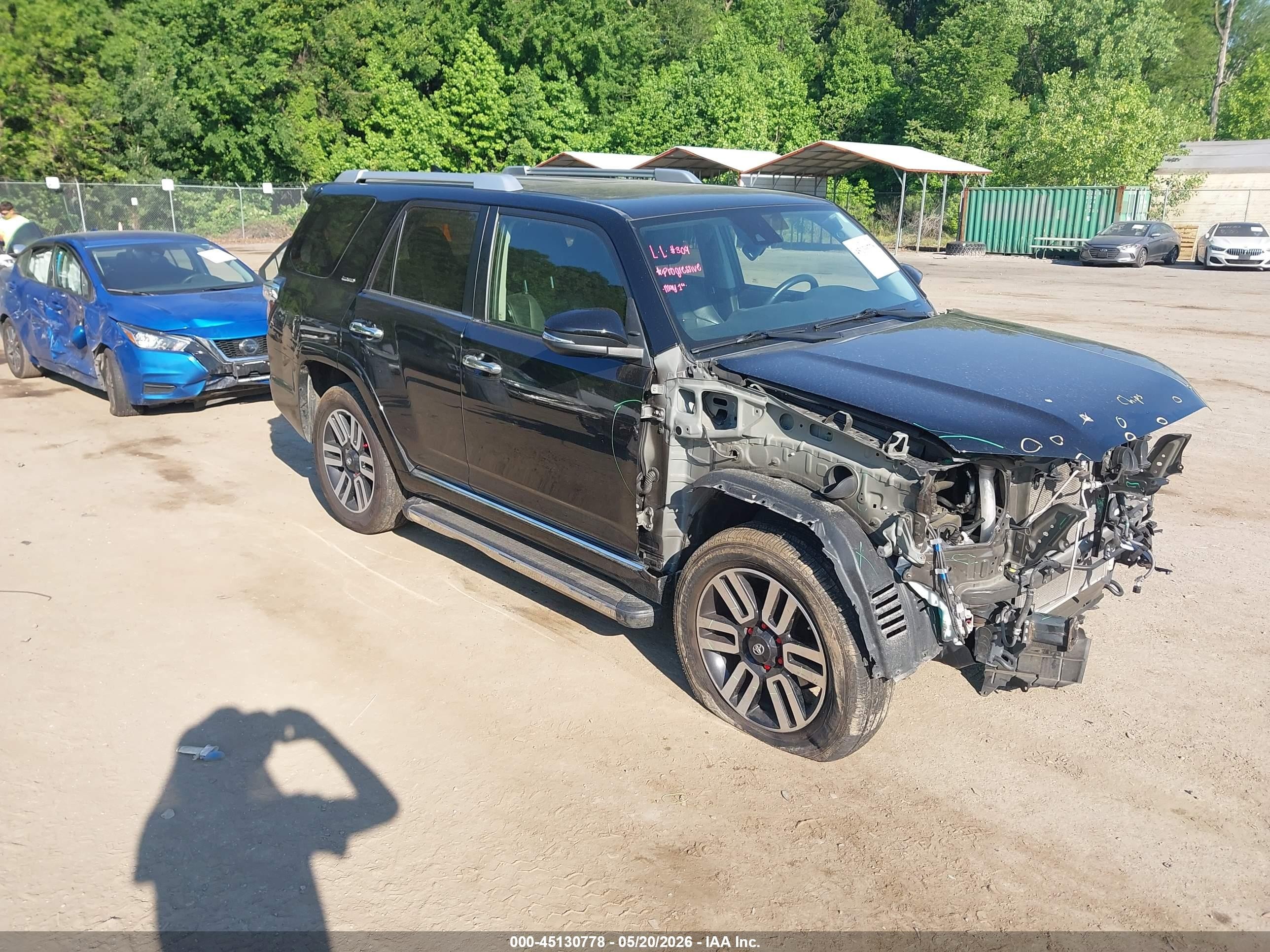 2021 Toyota 4Runner Limited, VIN JTEKU5JR6M5874428 — Front end