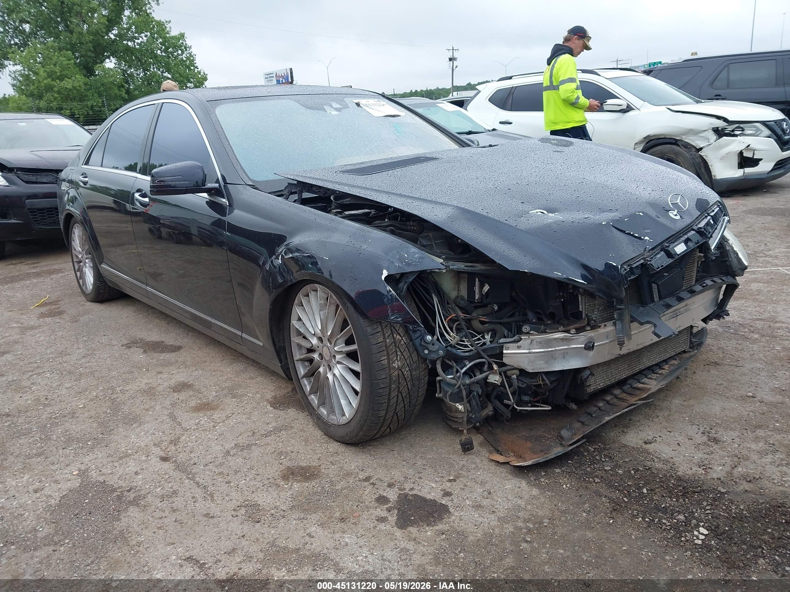 2010 Mercedes-Benz S 550, VIN WDDNG8GB2AA319649 — Front end