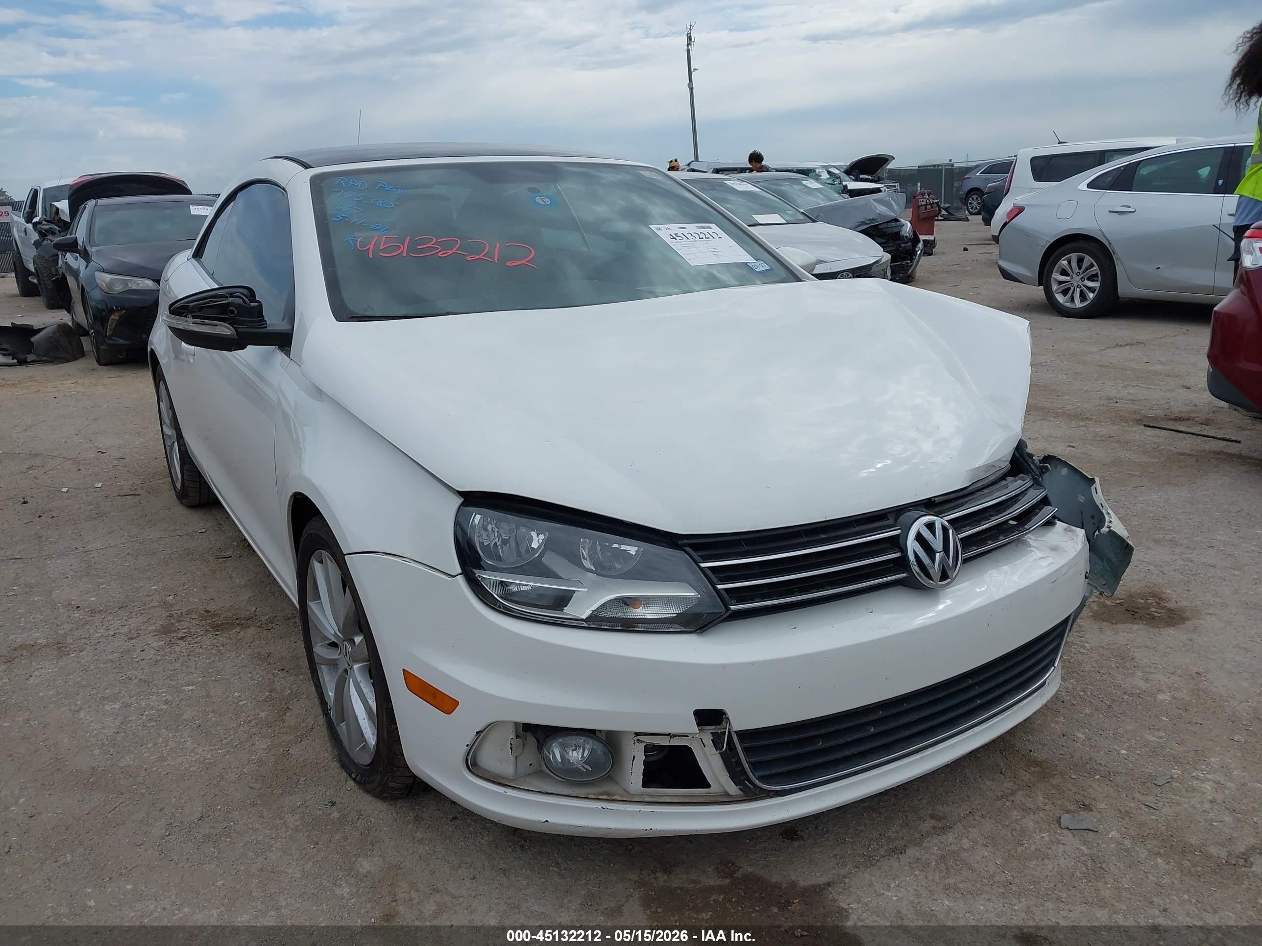 2014 Volkswagen Eos Komfort, VIN WVWBW8AH1EV000979 — Front end
