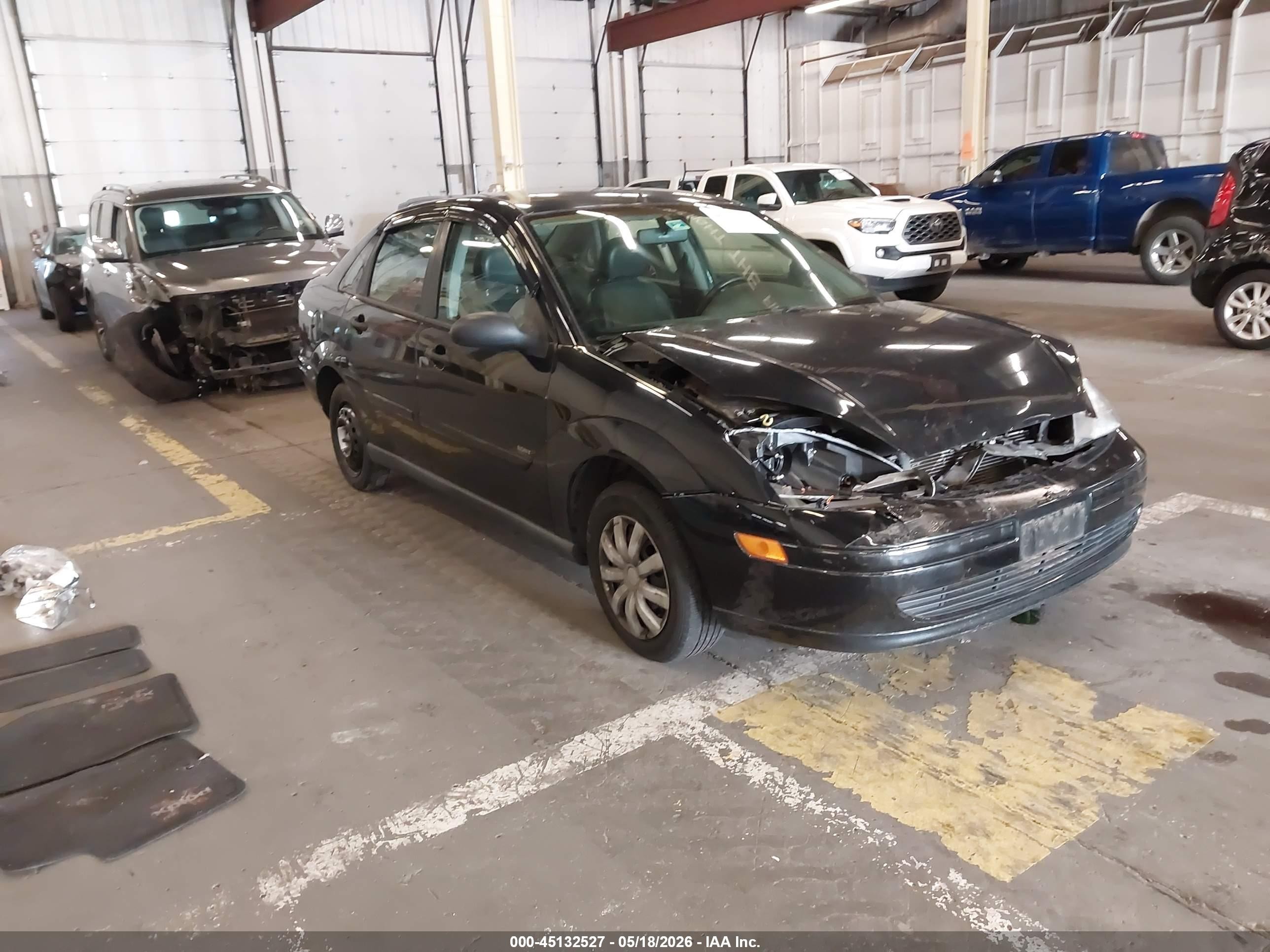 2000 Ford Focus SE, VIN 1FAFP3437YW315131 — Перед