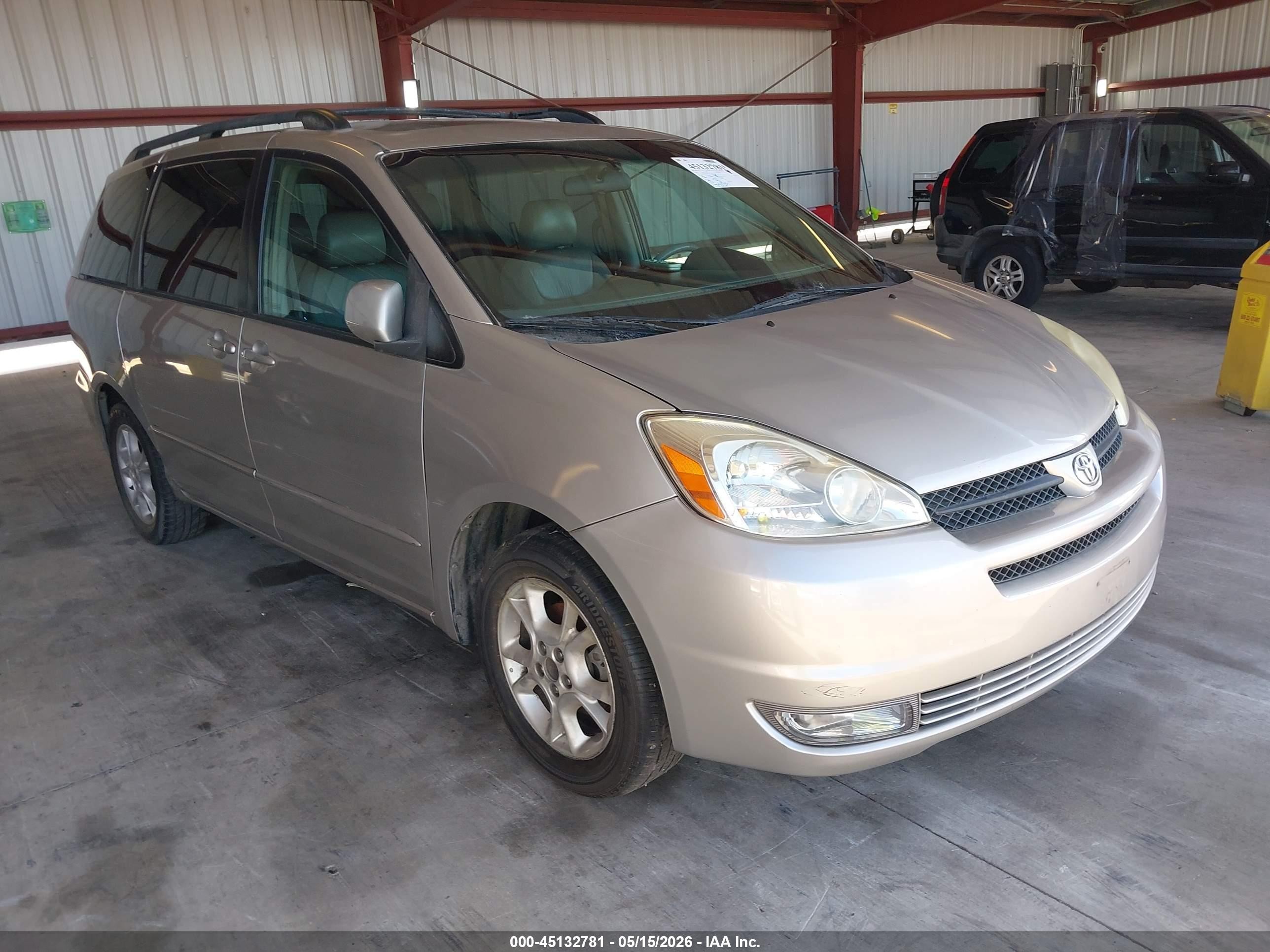 2004 Toyota Sienna XLE Limited, VIN 5TDZA22C04S096724 — Normal wear