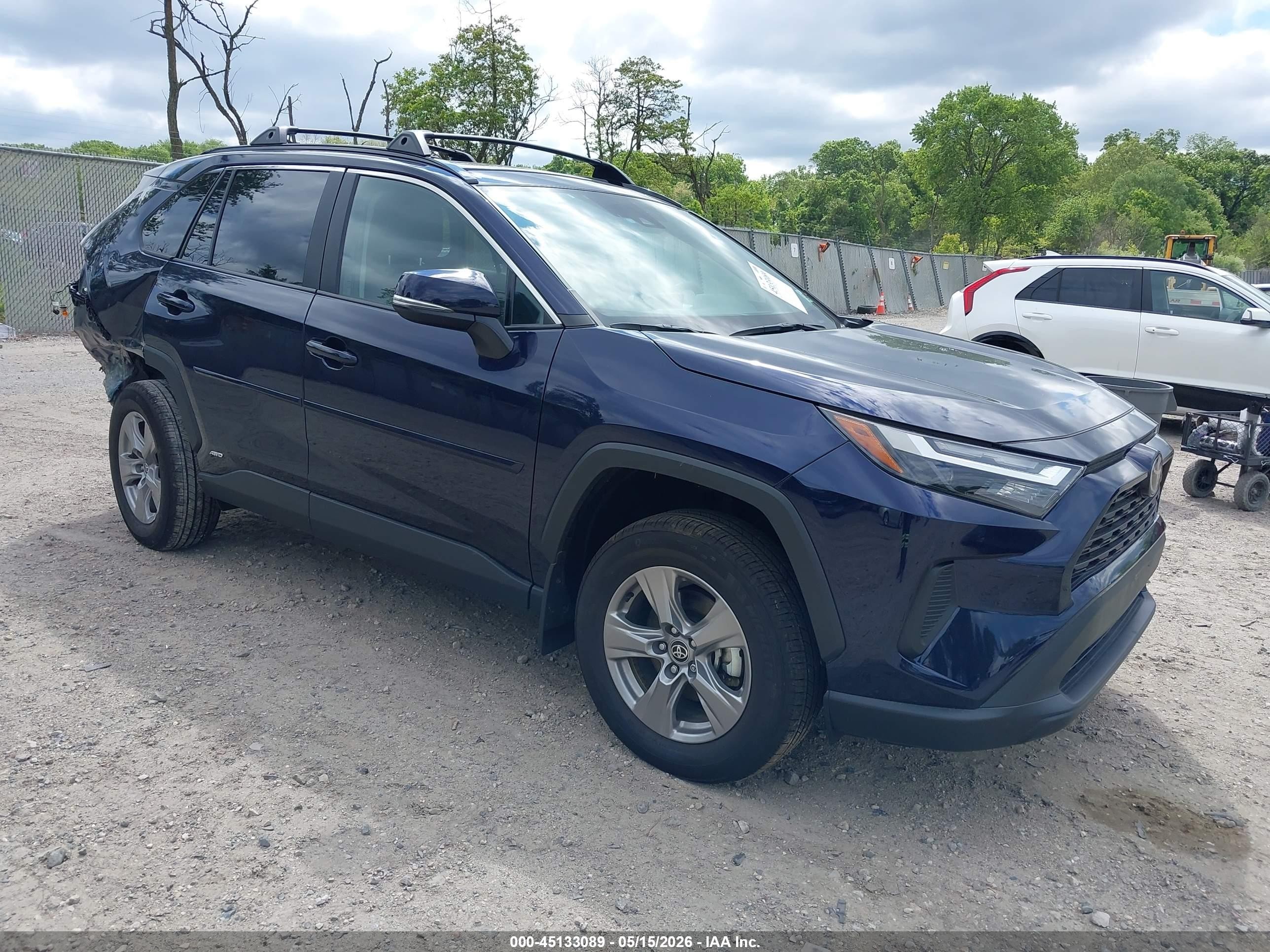 2025 Toyota RAV4 Hybrid XLE, VIN 2T3RWRFV3SW271291 — Зад