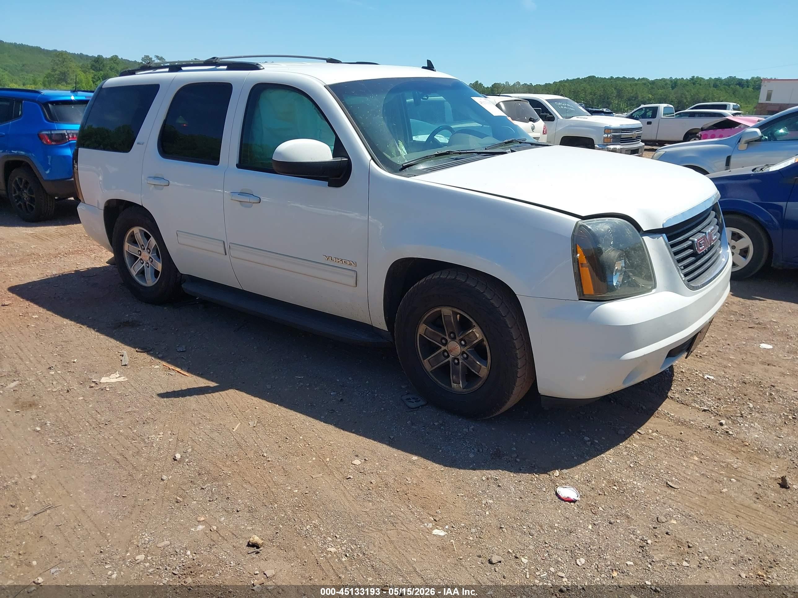 2011 GMC Yukon SLT, VIN 1GKS1CE01BR209055 — Rear end
