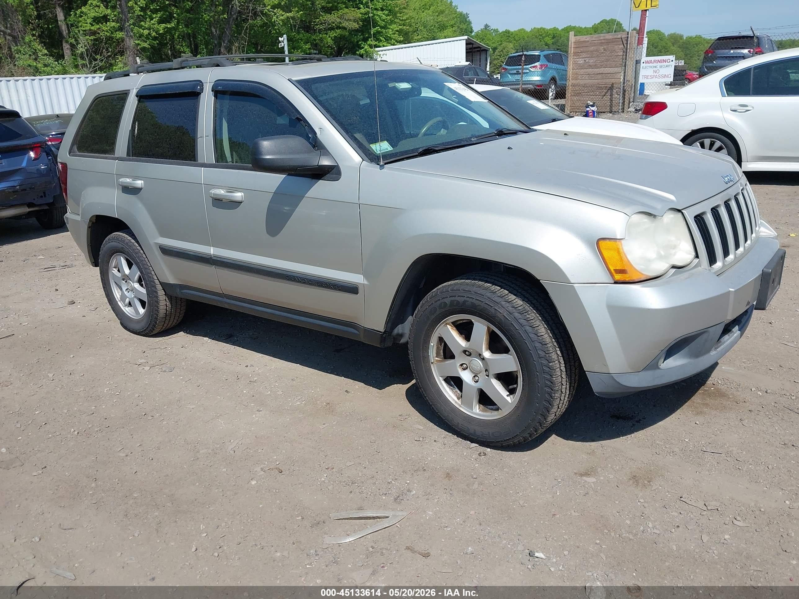 2008 Jeep Grand Cherokee Laredo, VIN 1J8GR48K68C139568 — Undercarriage
