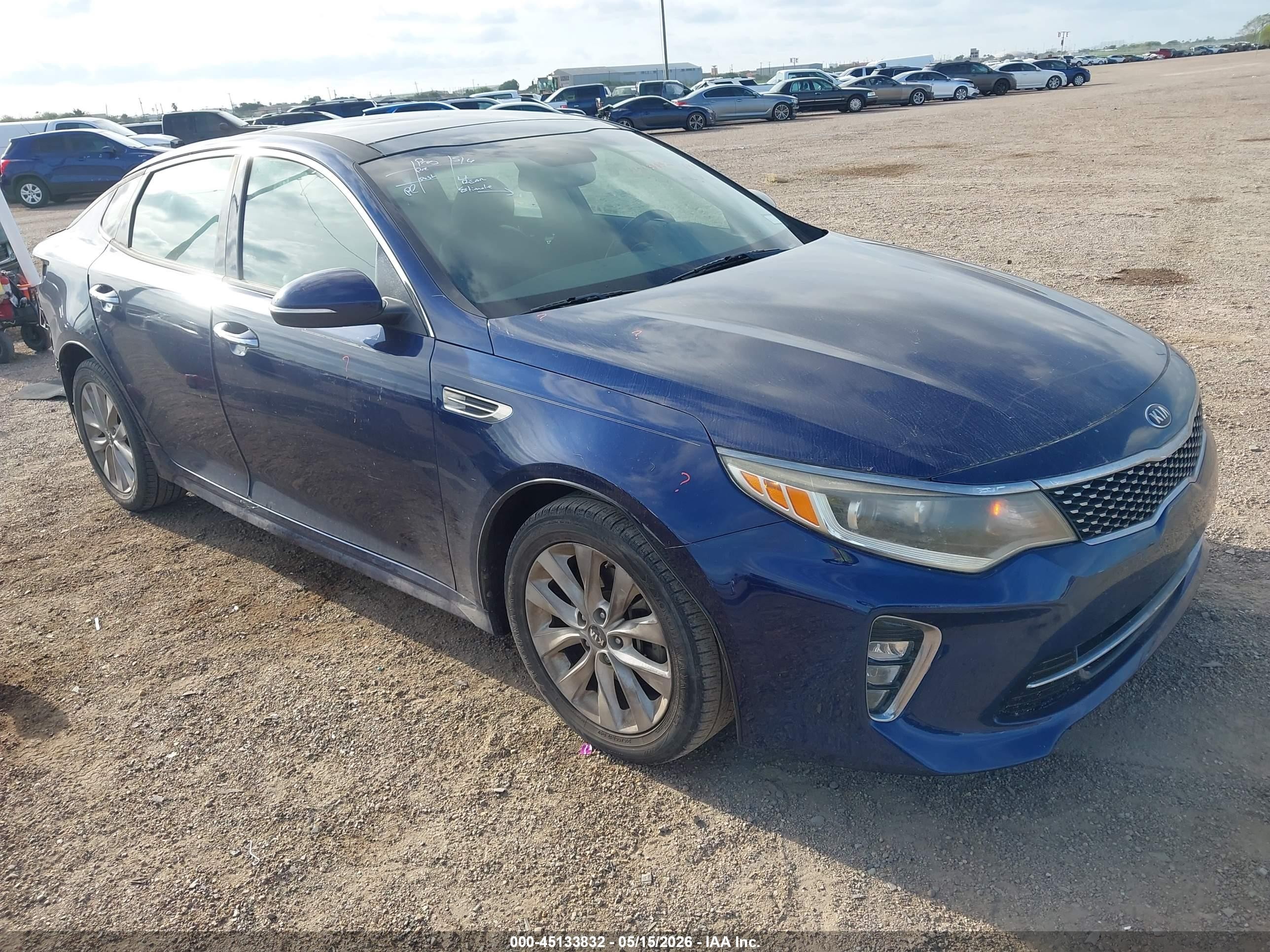 2018 Kia Optima LX, VIN 5XXGT4L32JG192055 — Зад