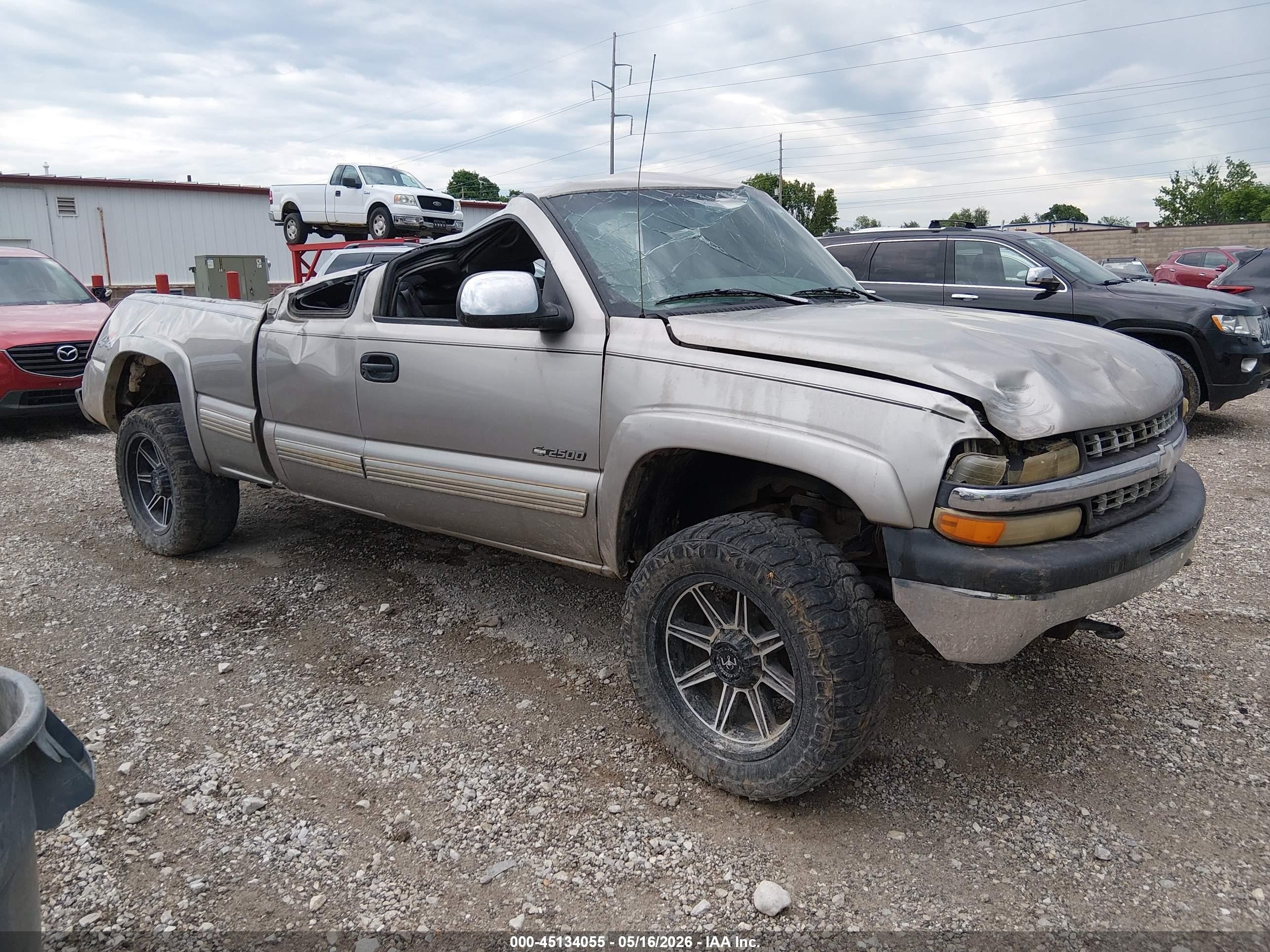 2000 Chevrolet Silverado 2500 LS, VIN 1GCGK29U1YZ210897 — Rollover