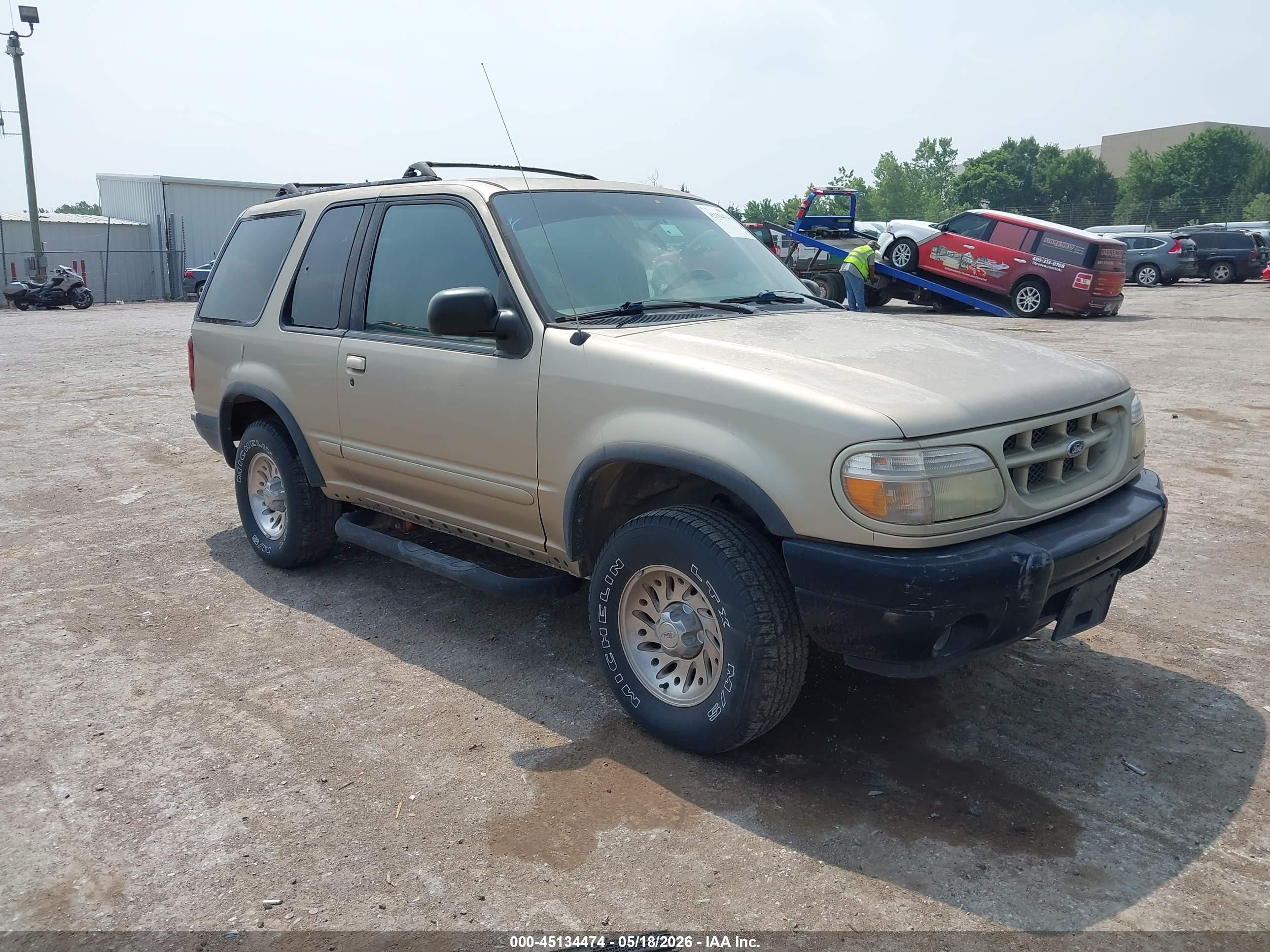 2000 Ford Explorer, VIN 1FMYU60X7YUB04265 — Normal wear