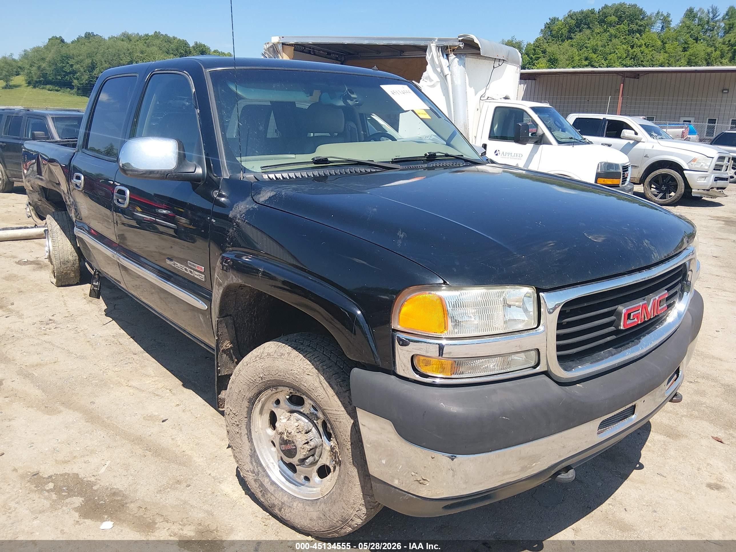 2002 GMC Sierra 2500HD, VIN 1GTHK23172F163581 — Side