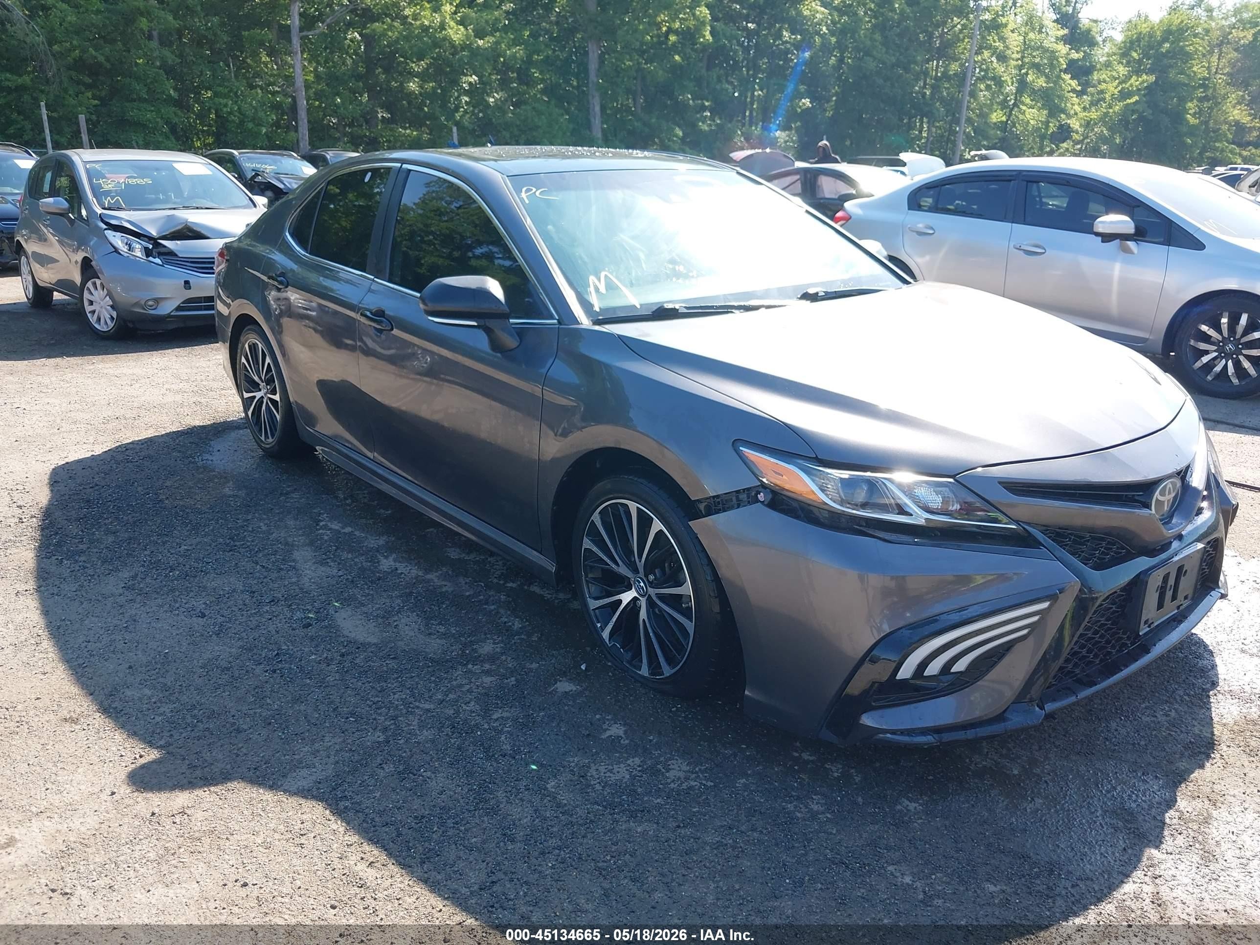 2018 Toyota Camry SE, VIN 4T1B11HK5JU540953 — Side