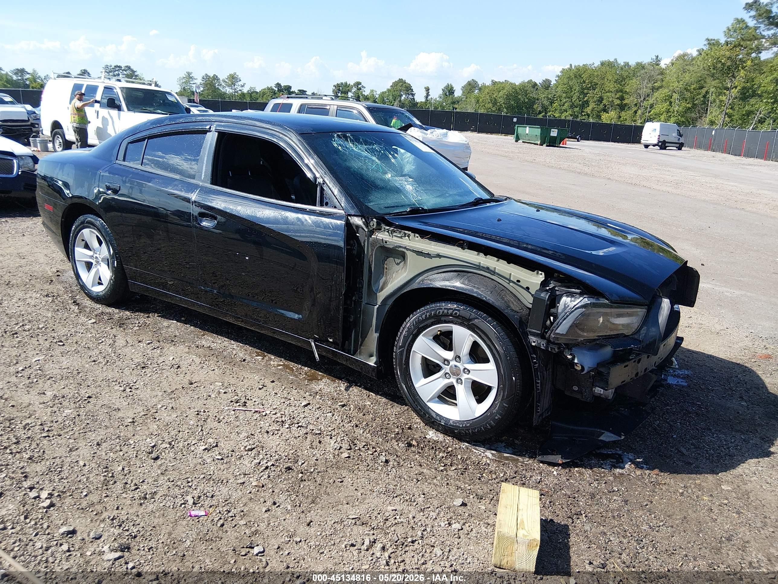 2014 Dodge Charger SE, VIN 2C3CDXBG3EH342733 — Front end