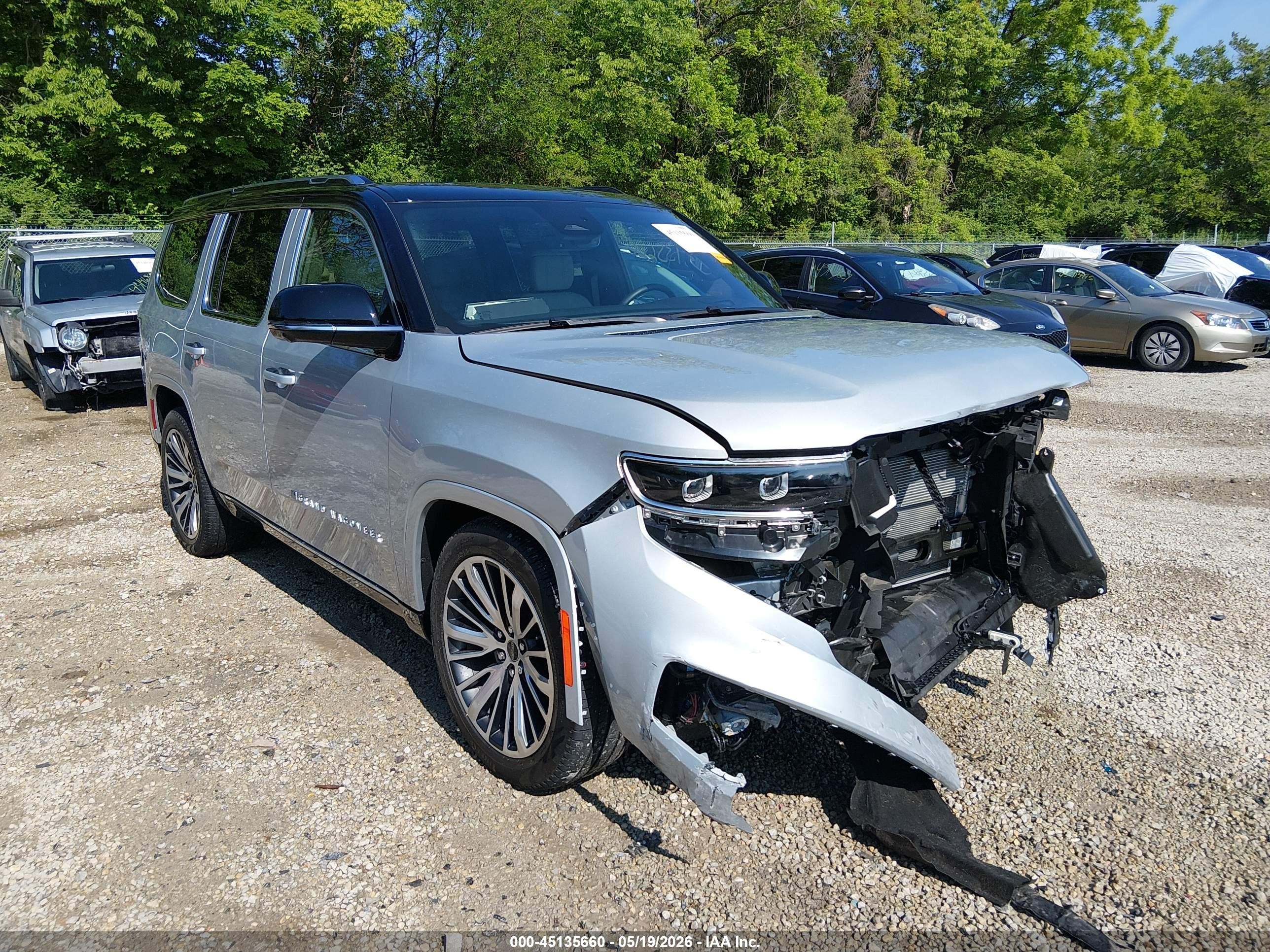 2025 Jeep Grand Wagoneer, VIN 1C4SJVEP9SS502344 — Перед