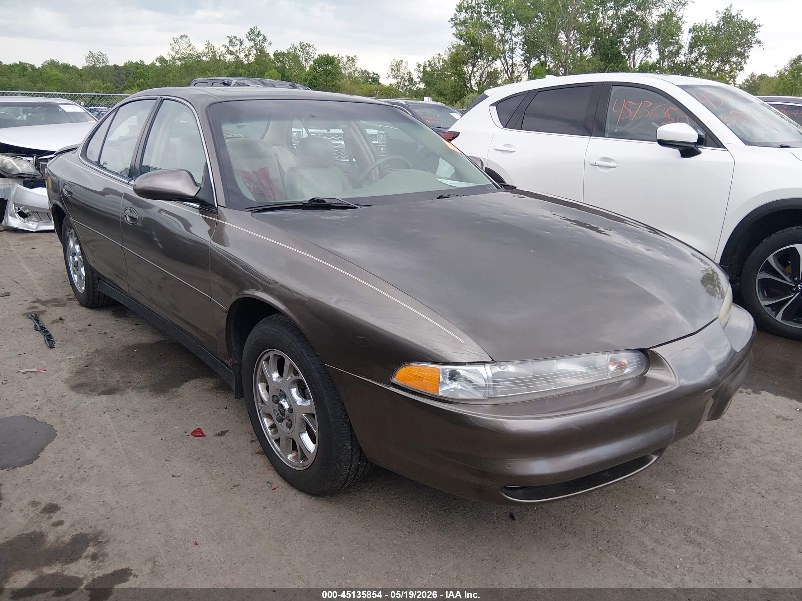 2002 Oldsmobile Intrigue GL, VIN 1G3WS52H12F207307 — Град