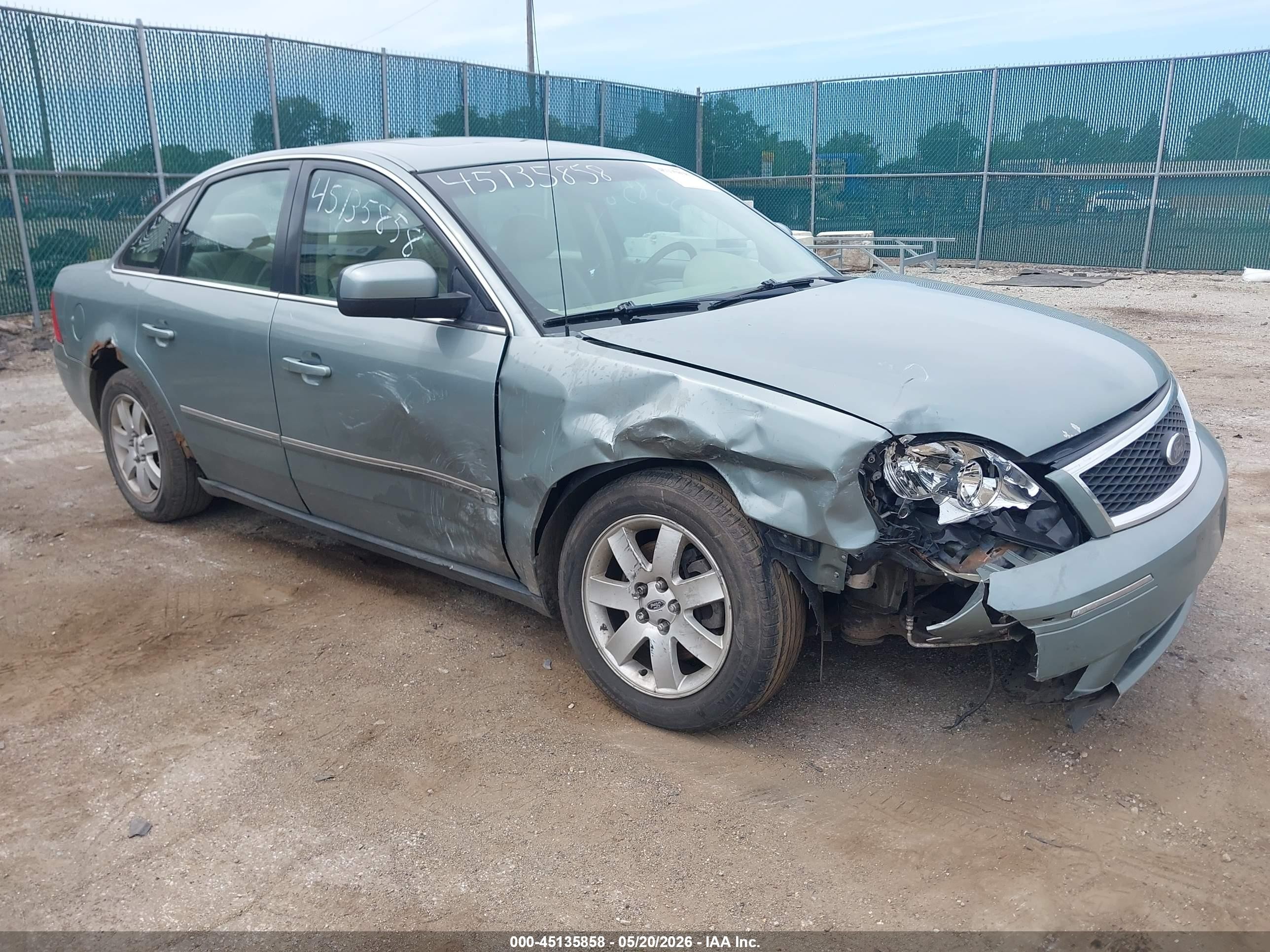 2005 Ford Five Hundred SEL, VIN 1FAFP24135G197917 — Side