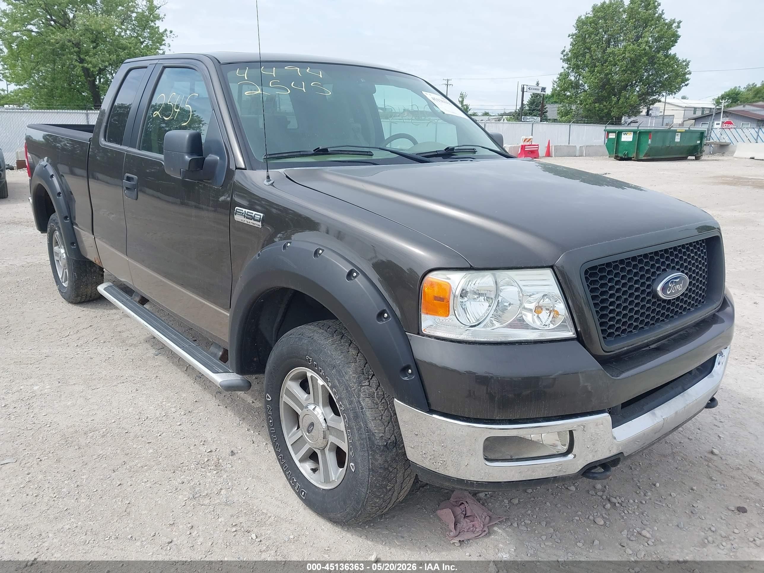 2005 Ford F-150 XLT, VIN 1FTPX14555NB02653 — Side