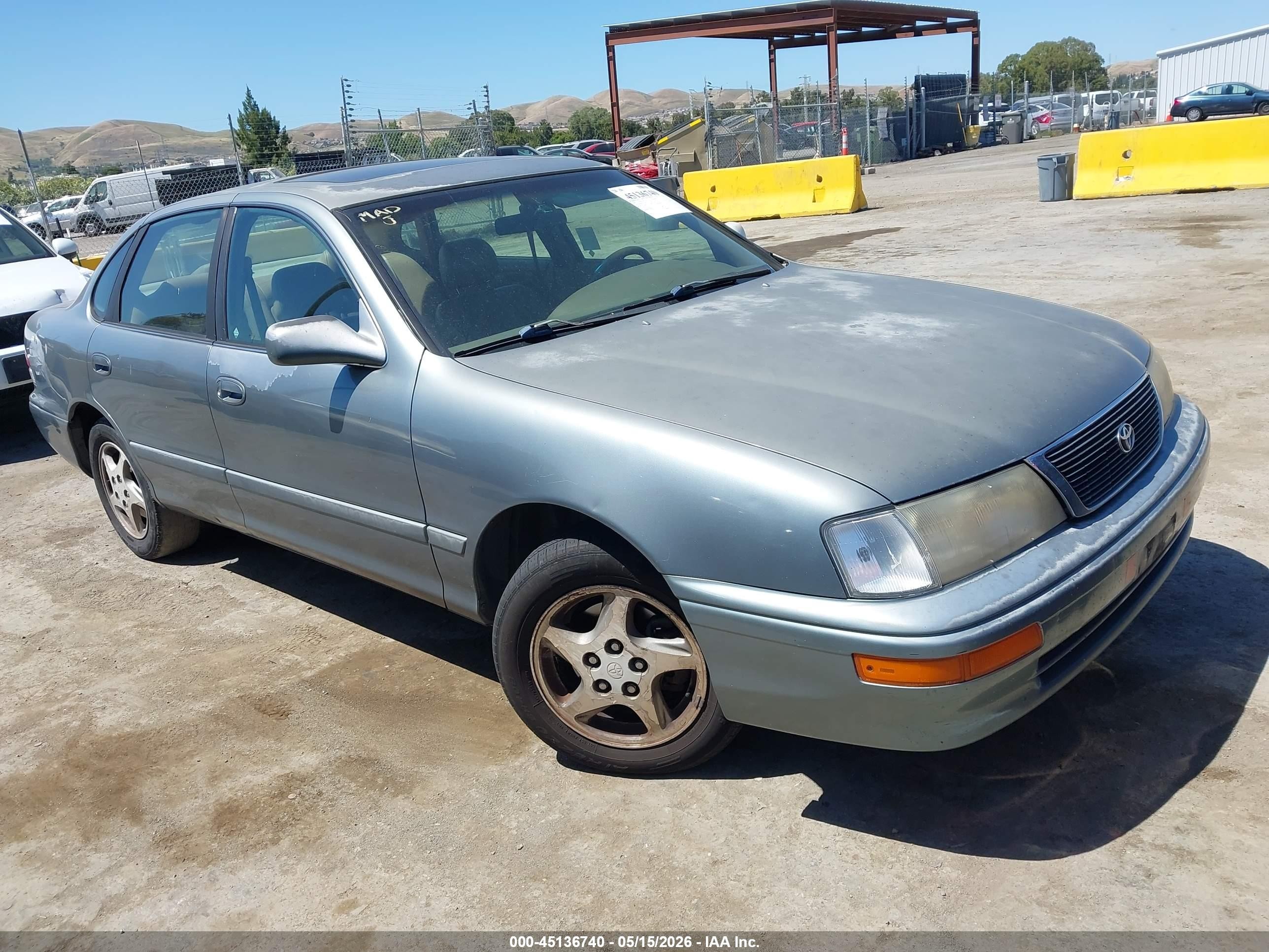 1997 Toyota Avalon XLS, VIN 4T1BF12B1VU167393 — Normal wear