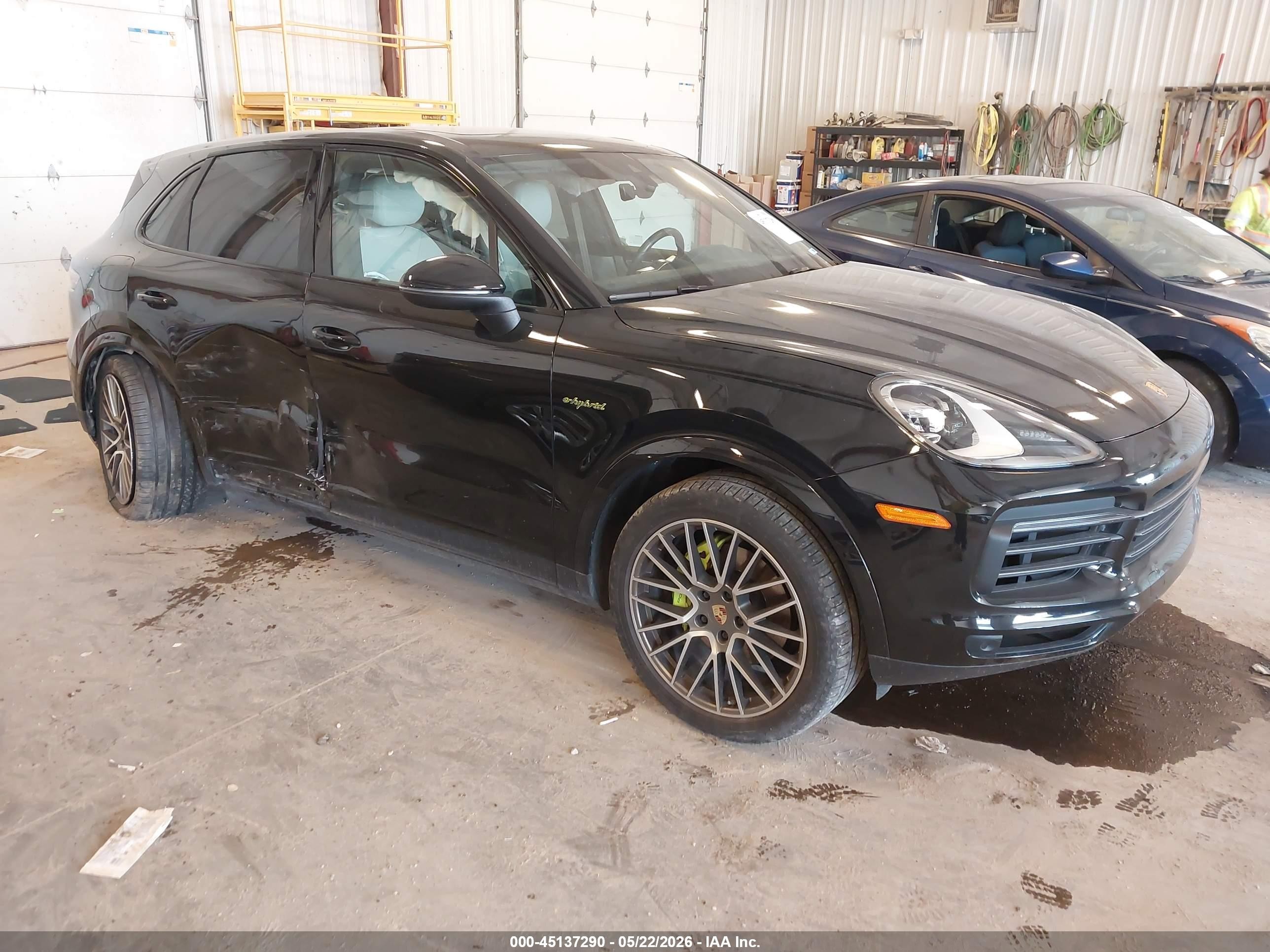 2023 Porsche Cayenne E-Hybrid, VIN WP1AE2AY9PDA12784 — Side