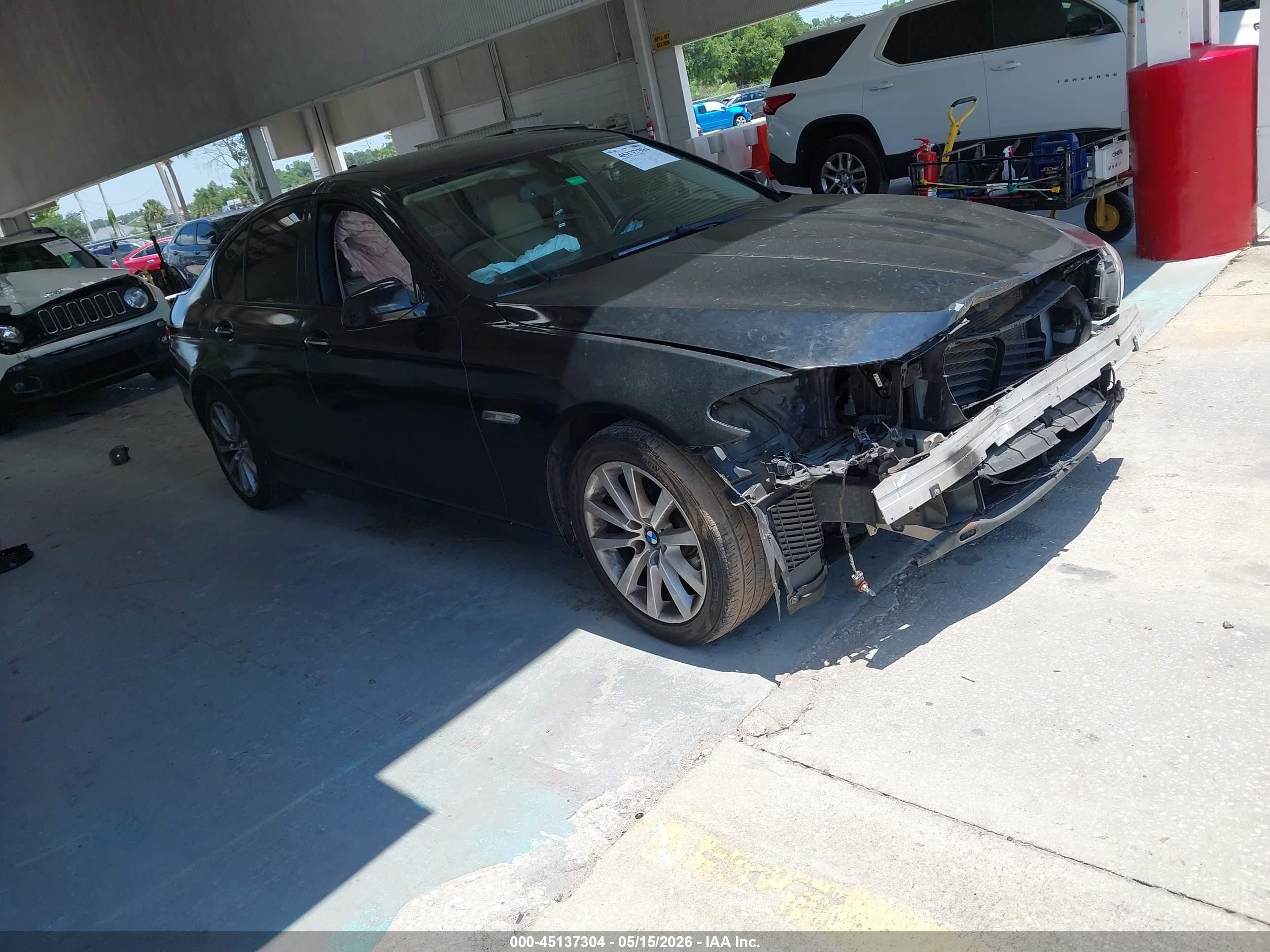 2011 BMW 5 Series 528i, VIN WBAFR1C5XBC737475 — Front end