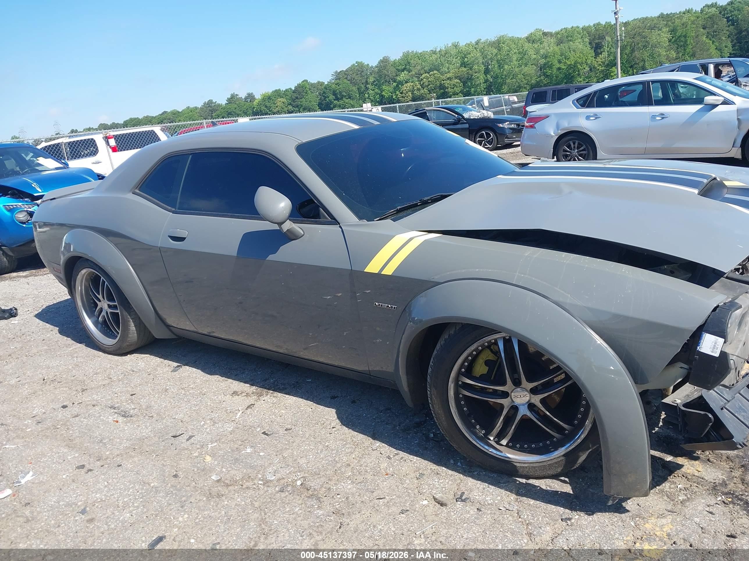 2019 Dodge Challenger R/T, VIN 2C3CDZBT6KH552232 — Front end