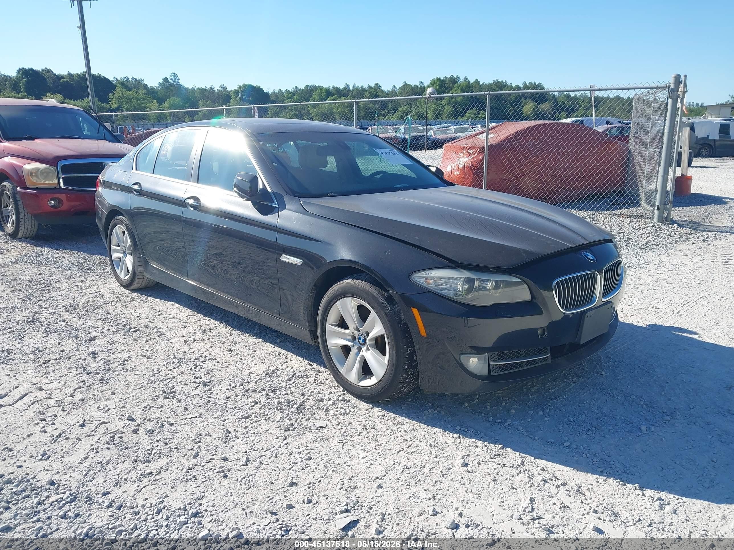 2011 BMW 5 Series 528i, VIN WBAFR1C54BC737004 — Normal wear