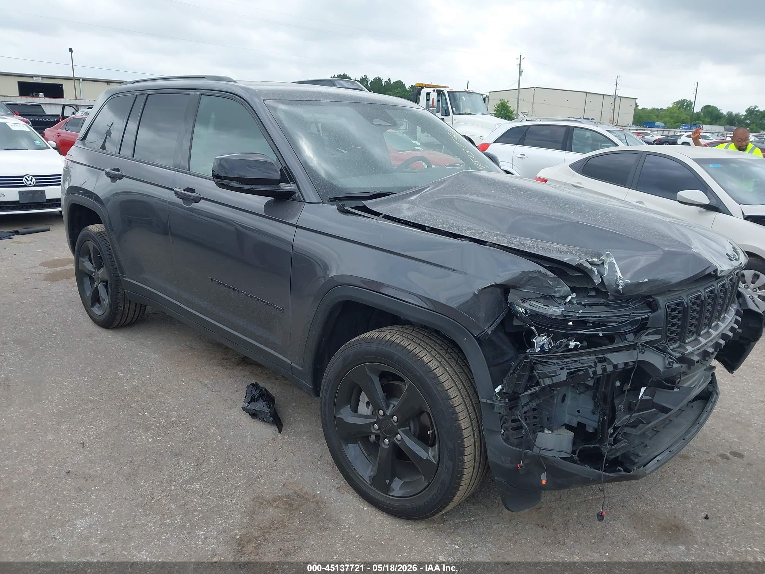 2025 Jeep Grand Cherokee Limited, VIN 1C4RJGBG1S8774785 — Front end