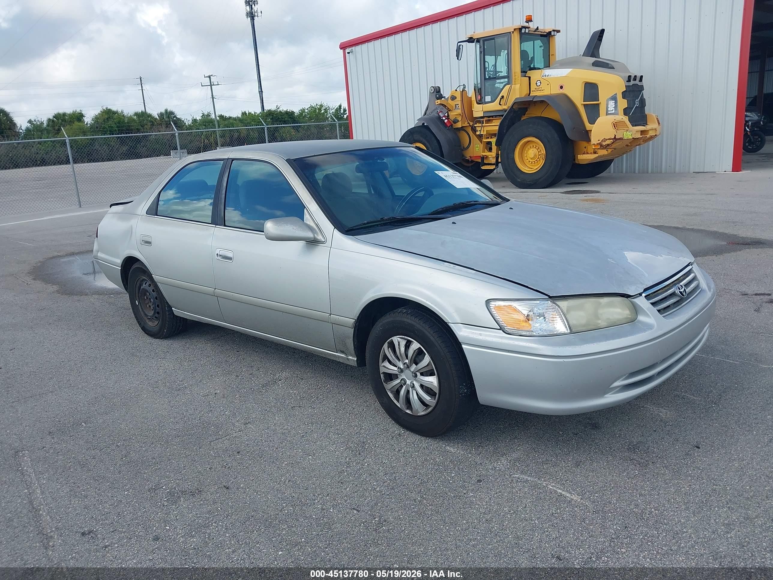 2000 Toyota Camry CE, VIN 4T1BG22KXYU708982 — Rear end