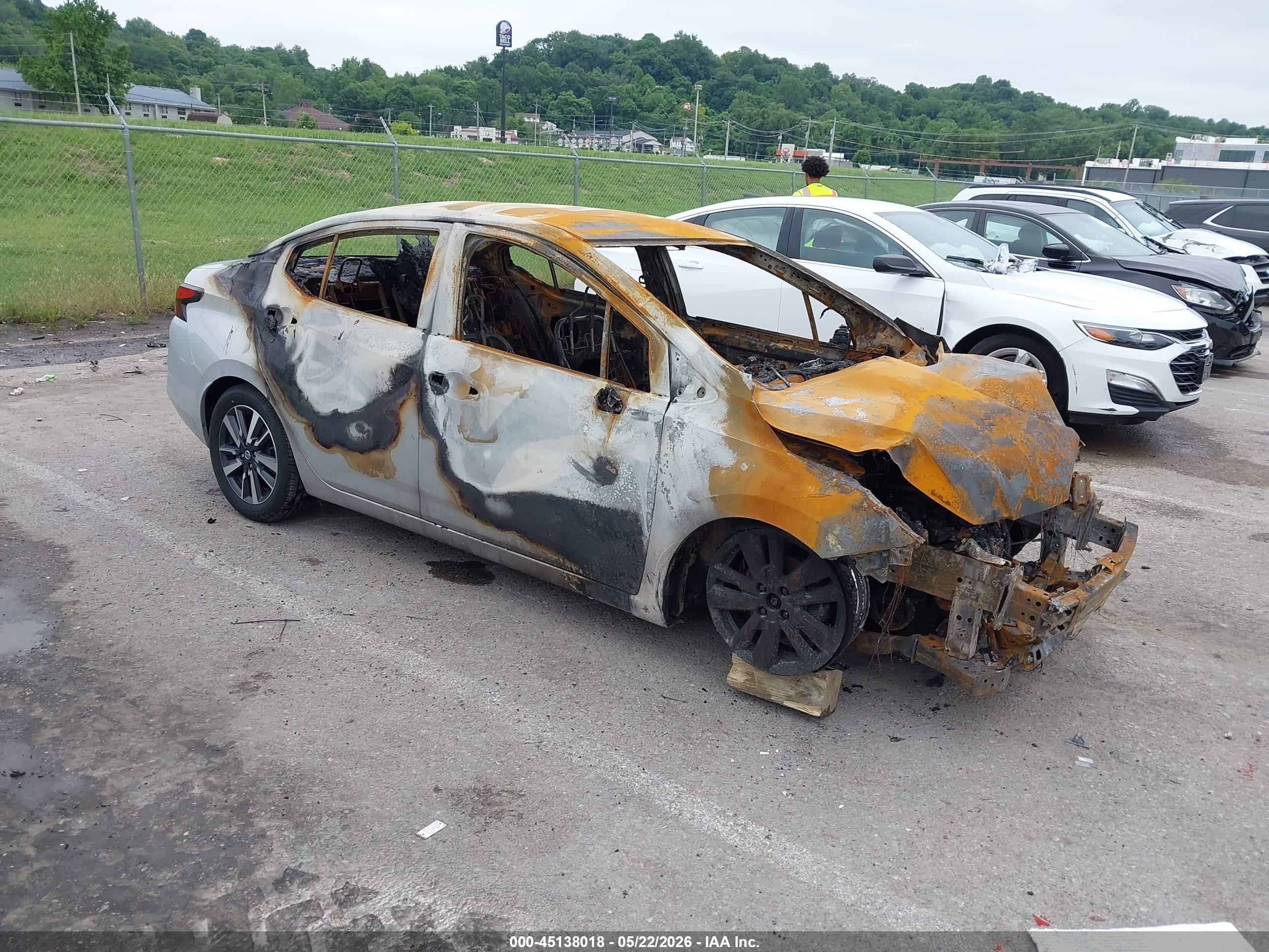 2021 Nissan Versa SV, VIN 3N1CN8EV8ML865554 — Пожар