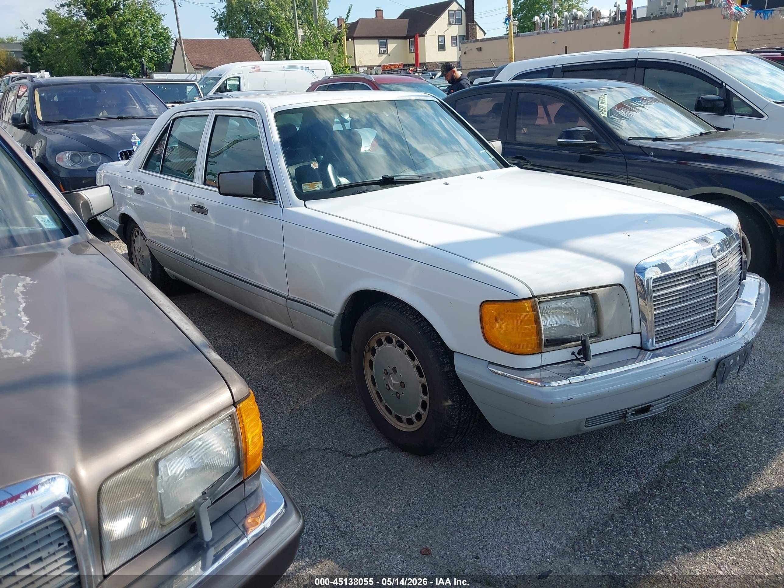 1991 Mercedes-Benz 350, VIN WDBCB34D3MA580221 — Normal wear