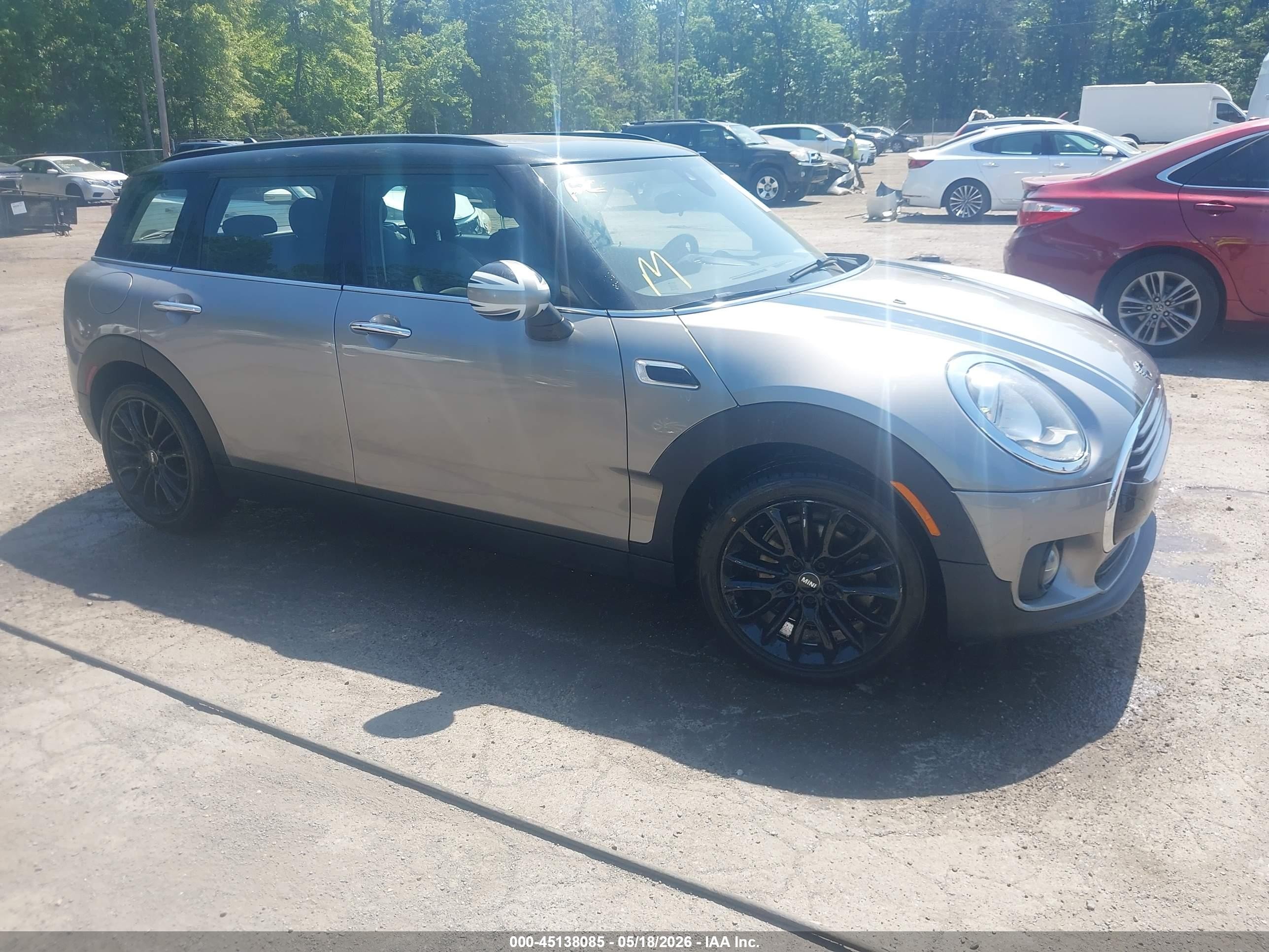 2019 MINI Clubman Cooper, VIN WMWLN5C53K2G82298 — Перед