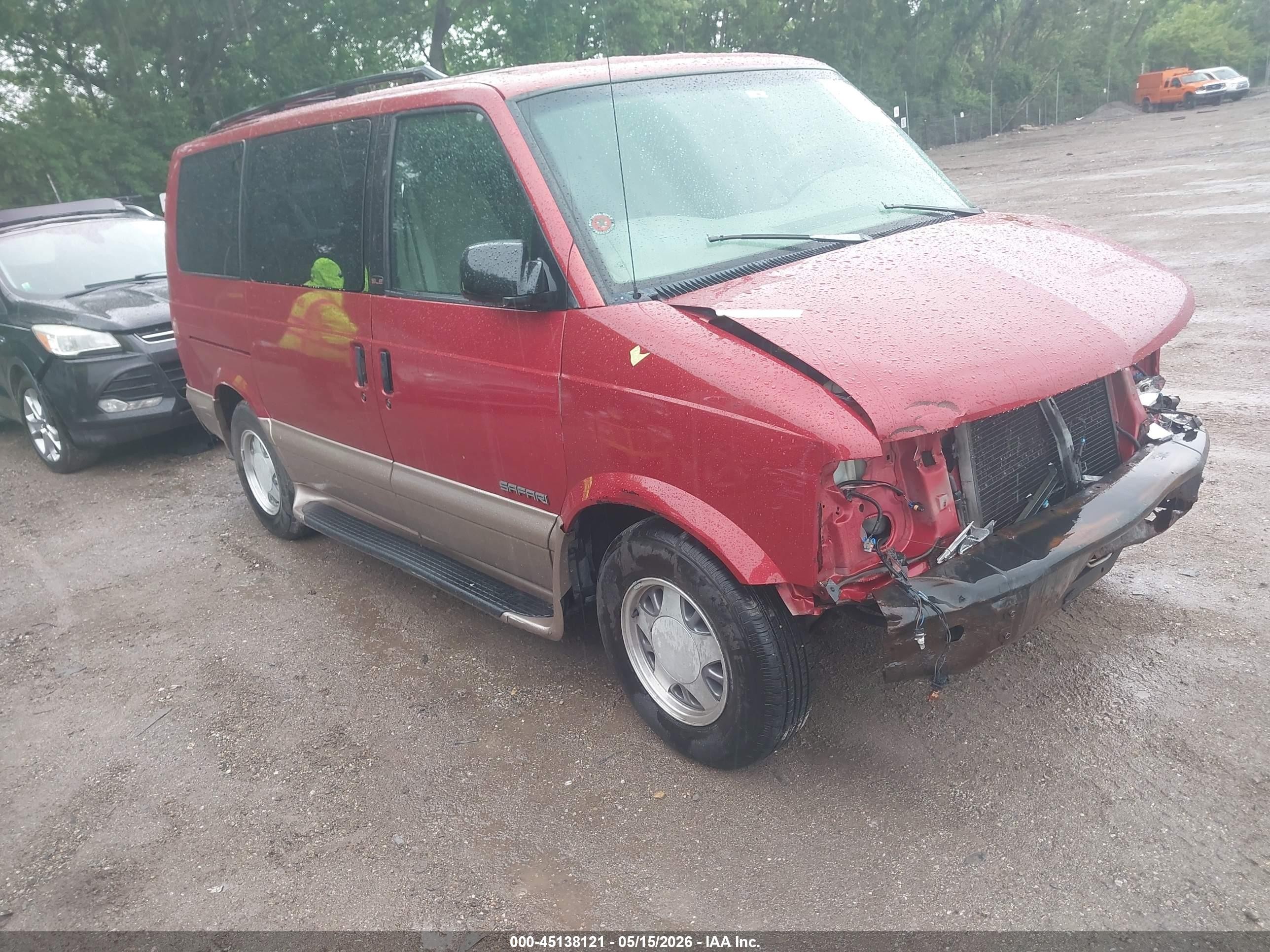 2000 GMC Safari, VIN 1GKDM19W0YB513594 — Front end