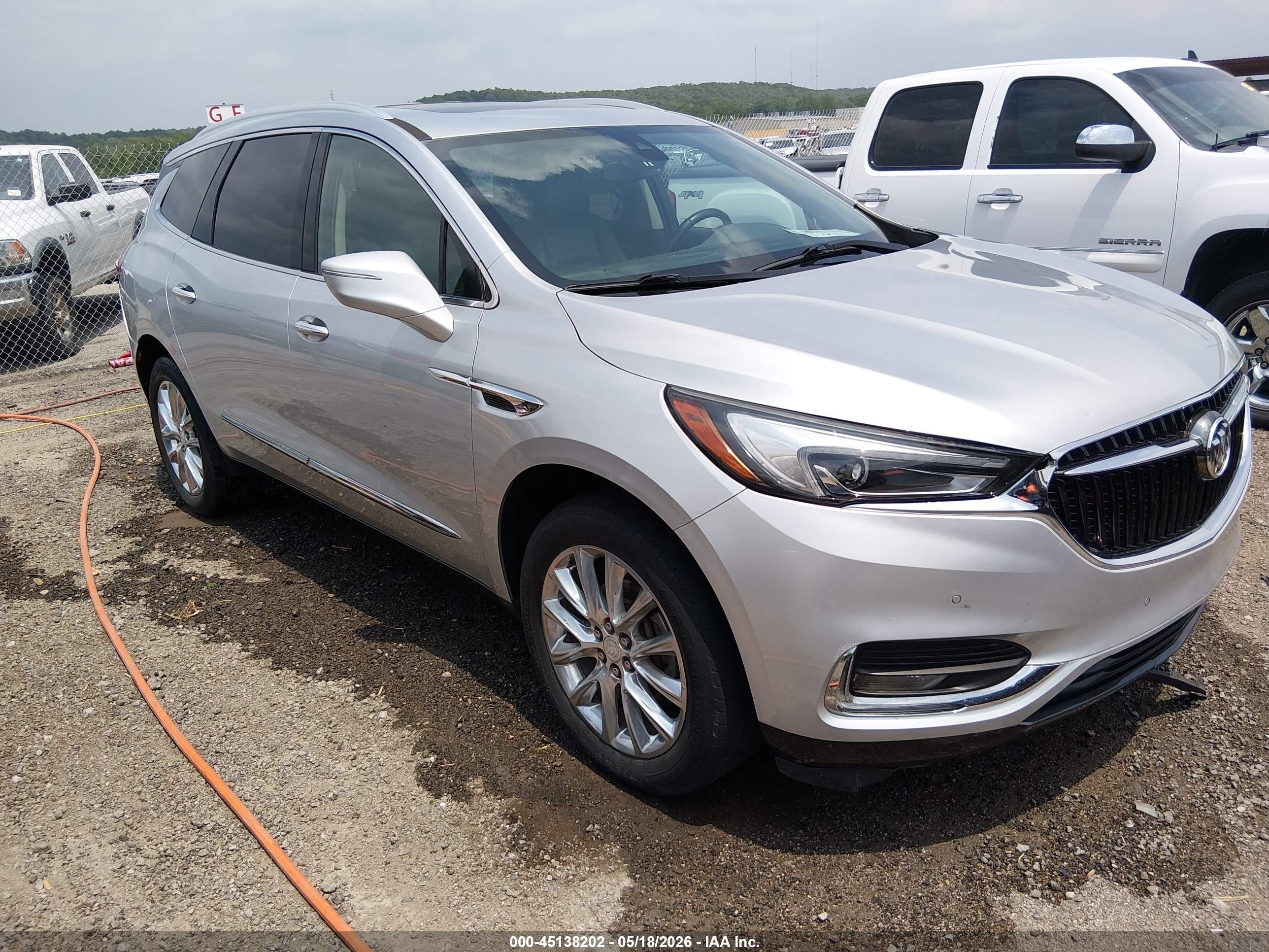 2018 Buick Enclave Premium, VIN 5GAERCKW4JJ139530 — Перед
