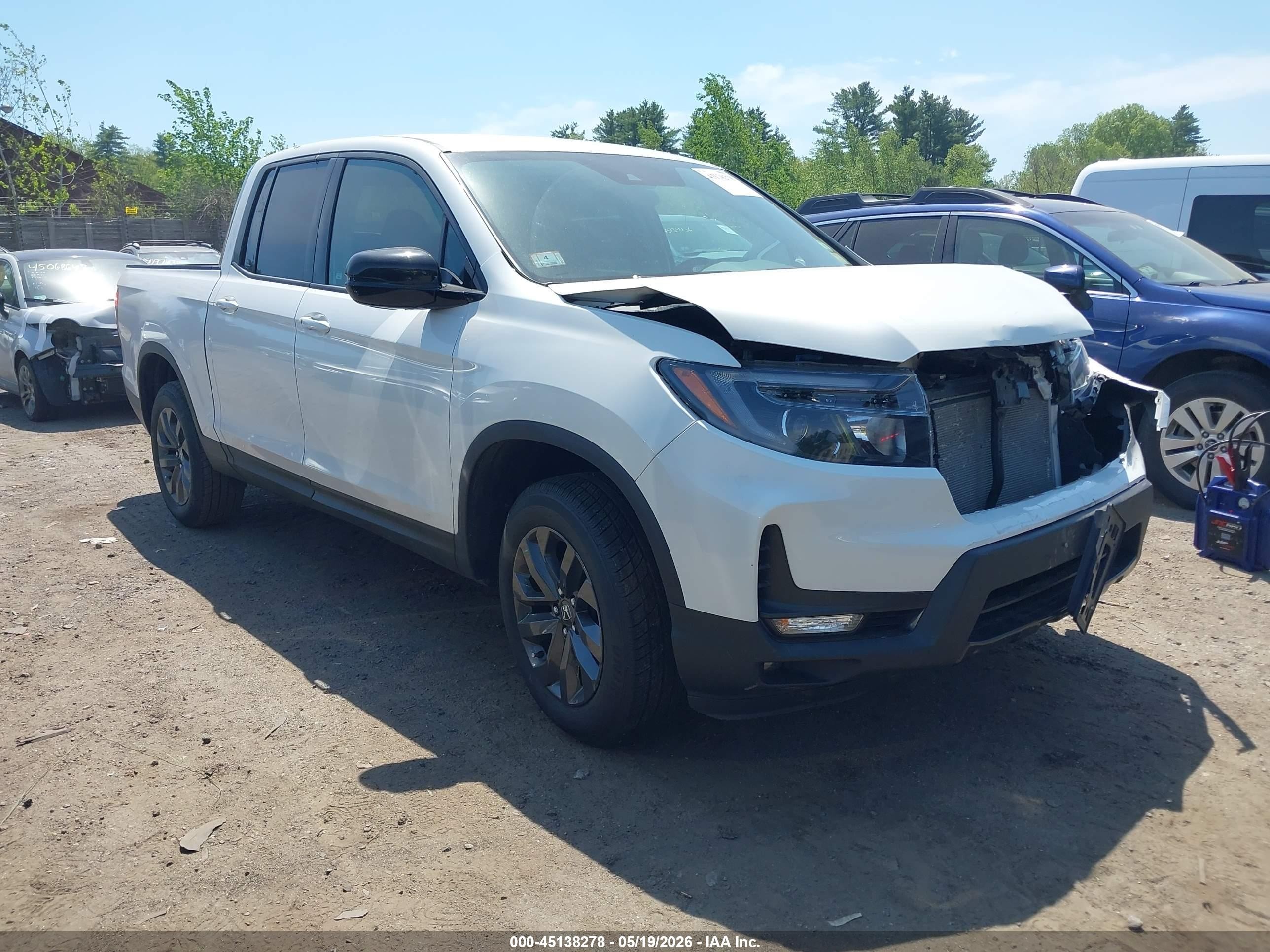 2021 Honda Ridgeline Sport, VIN 5FPYK3F14MB008499 — Front end