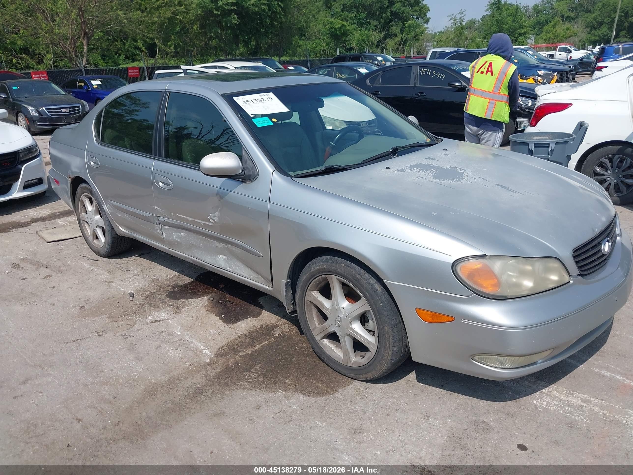 2002 Infiniti I35 Luxury, VIN JNKDA31A72T002464 — Side