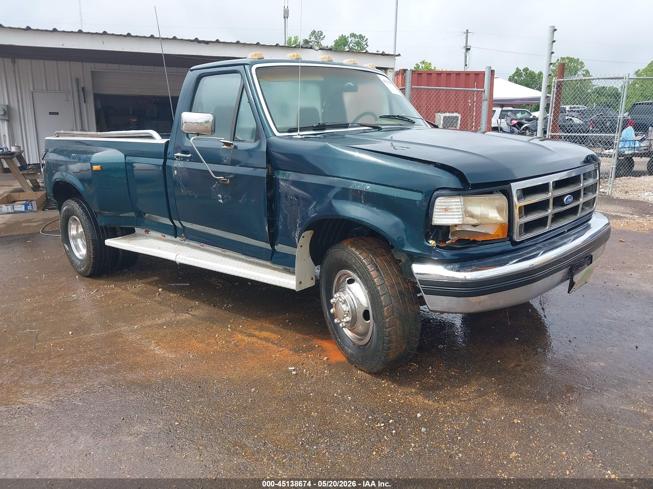 1995 Ford F-350, VIN 2FTJF35F9SCA52336 — Side