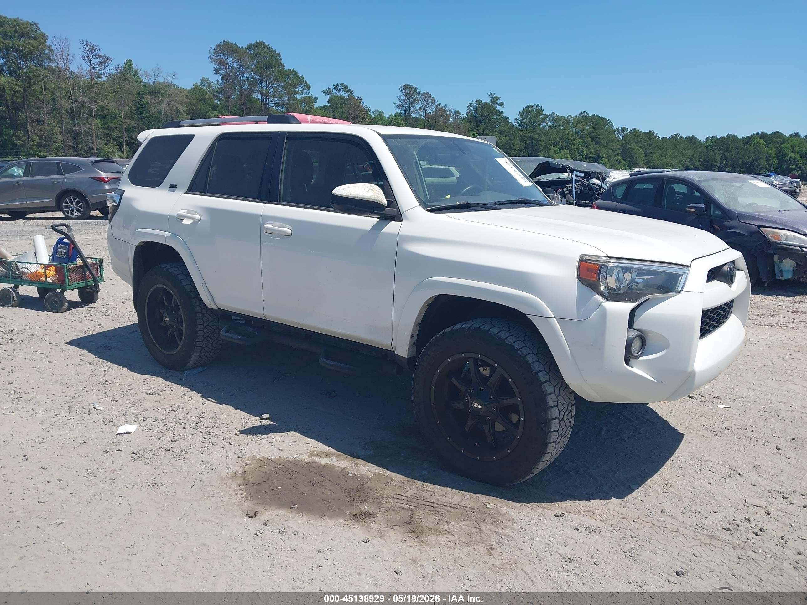 2019 Toyota 4Runner SR5 Premium, VIN JTEZU5JR3K5201057 — Rear end