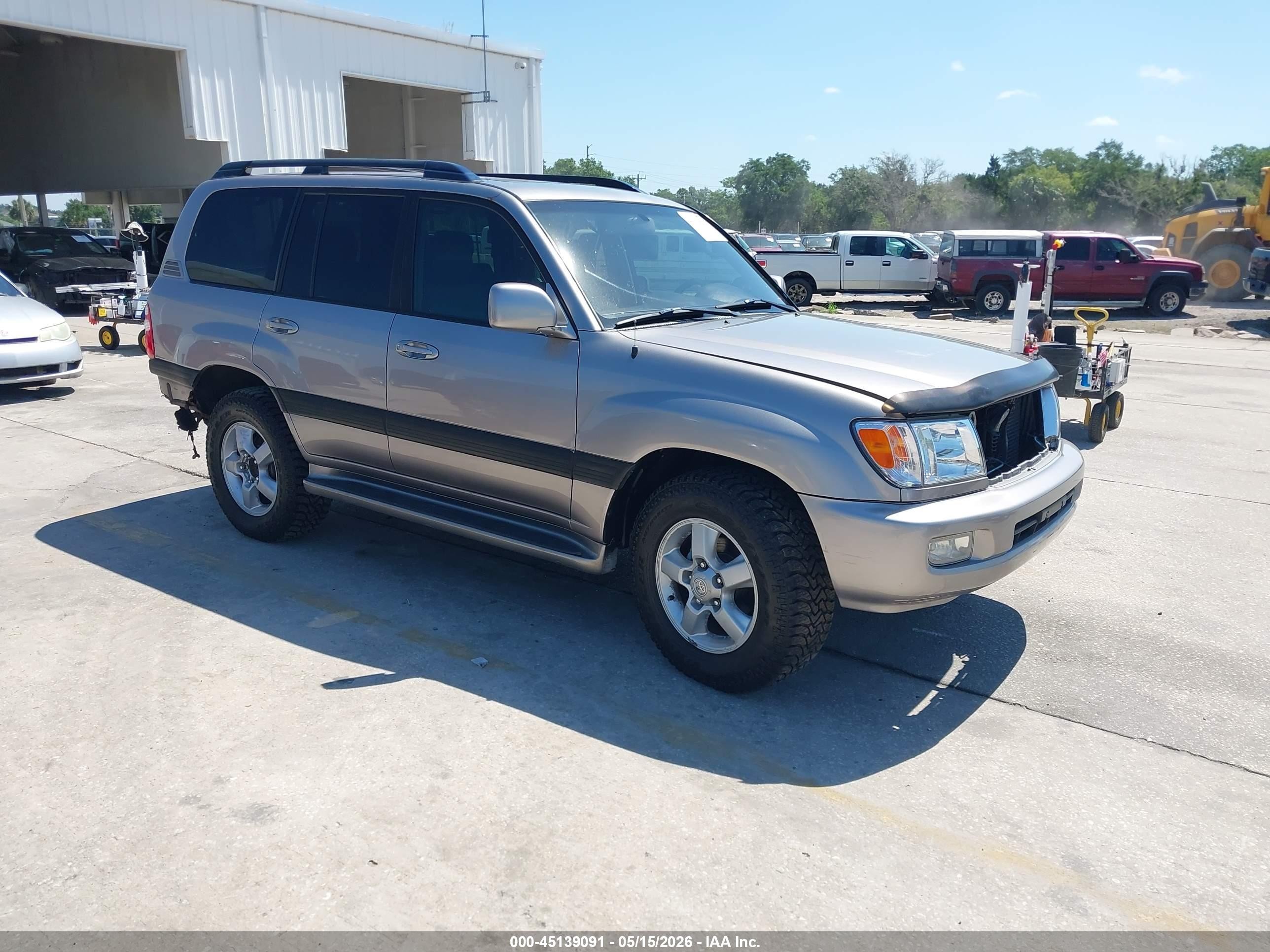 2004 Toyota Land Cruiser, VIN JTEHT05J342065829 — Normal wear