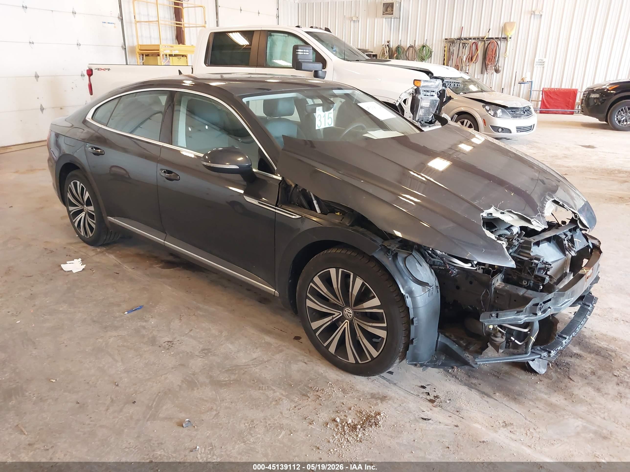 2020 Volkswagen Arteon SE, VIN WVWBR7AN5LE014338 — Front end