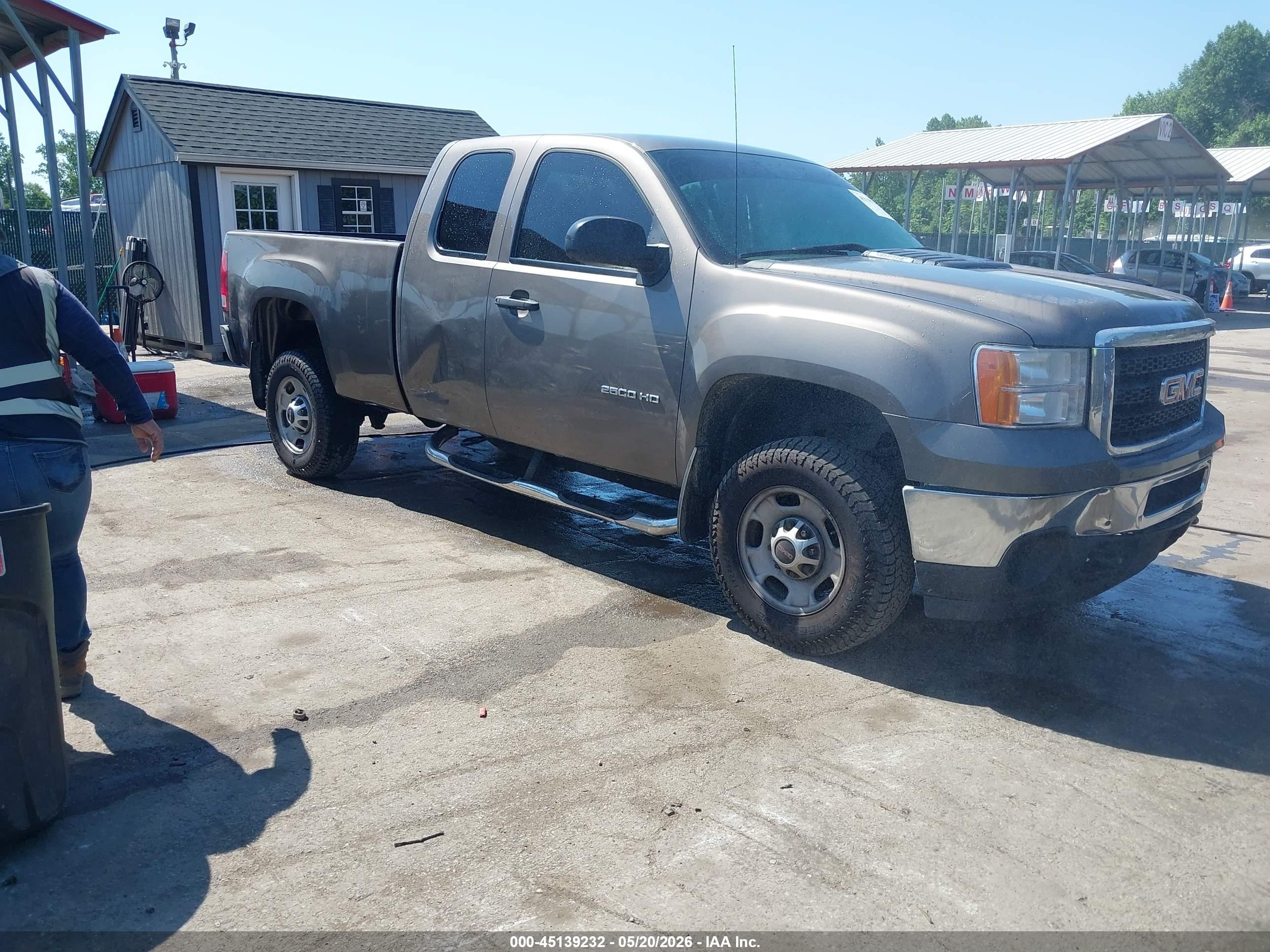 2013 GMC Sierra 2500HD Work Truck, VIN 1GT21ZCG8DZ288631 — Front end
